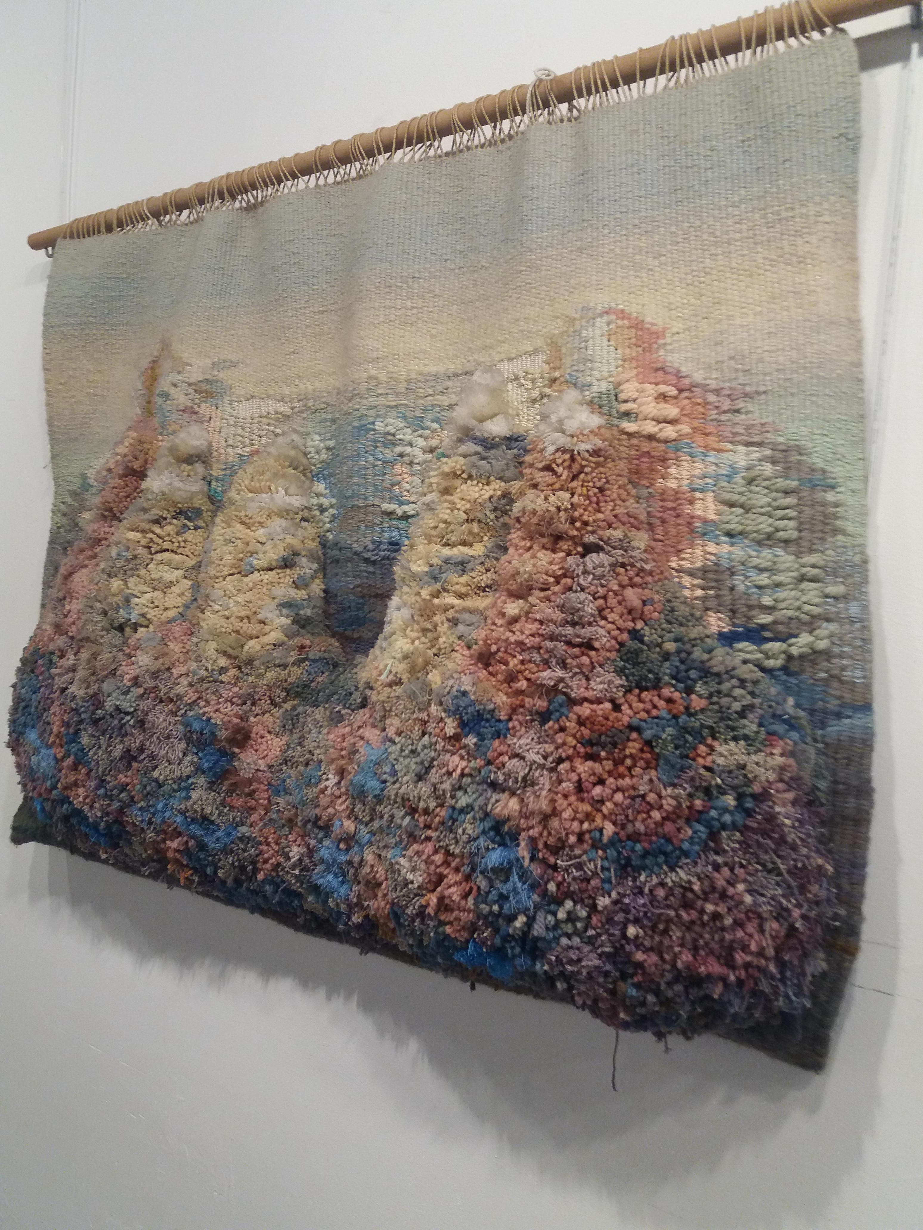 
Marine. Original tapestry
RAVENTÓS Mª Assumpció – (San Sadurní d’Anoia, Barcelona 1930).
Raventos trained at the elite Sant Jordi School of Fine Arts in Barcelona.
Raventós expanded her studies in etching and lithography at the Friedlaender