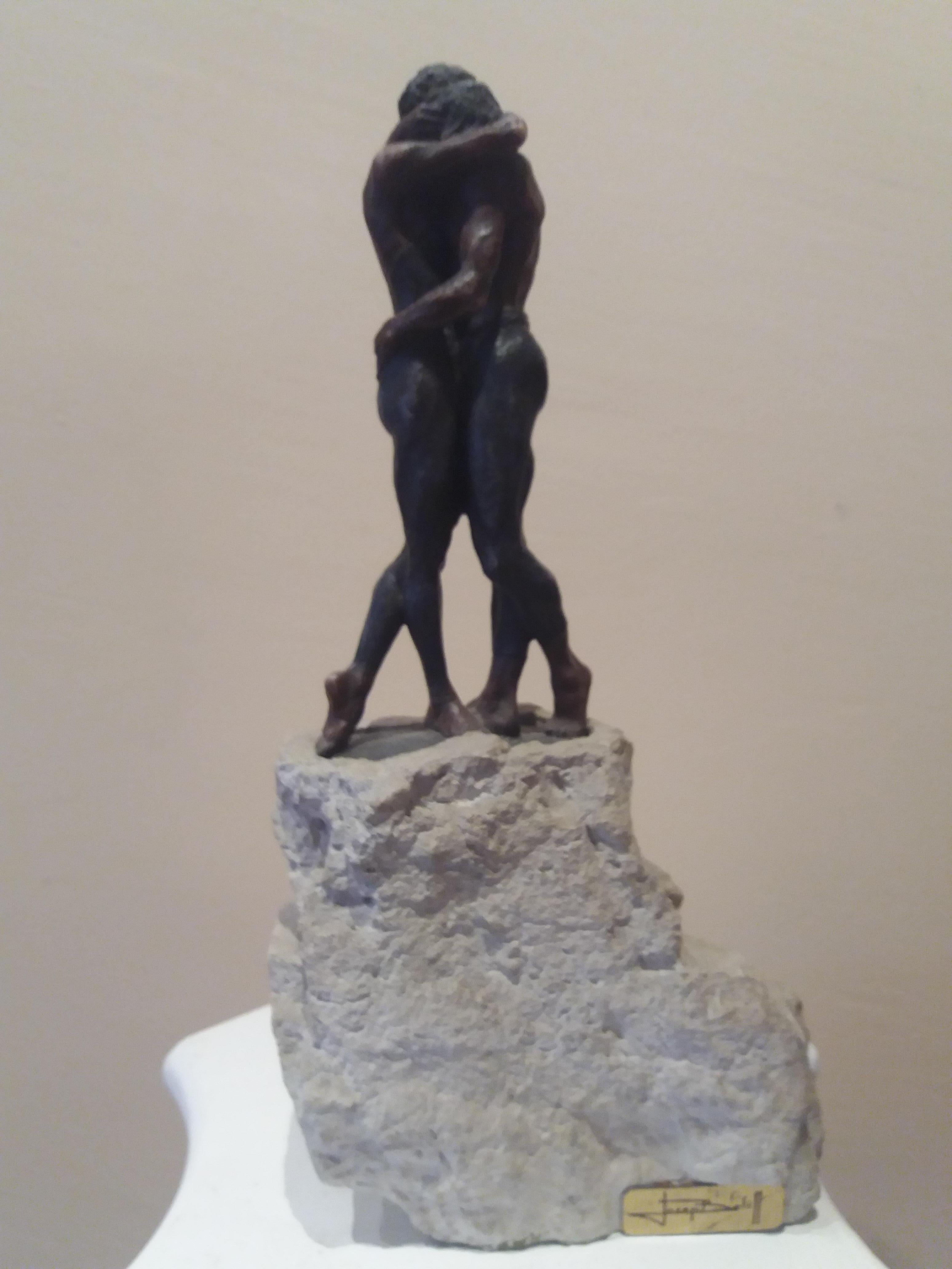 Love Love. mehrere Original-Bronze. Skulptur – Sculpture von JOSEP BOFILL