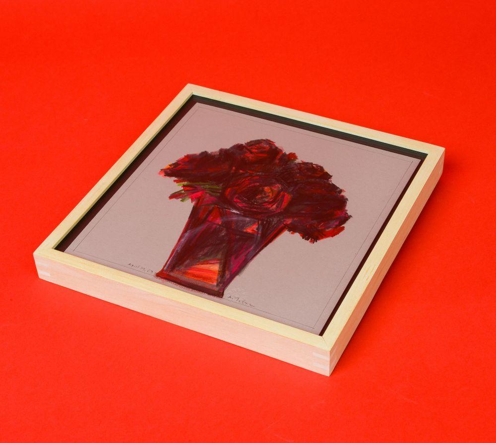 Rote Rosen in rotem Glas Becher 4.19.09 (Beige), Still-Life, von Abbie Zabar