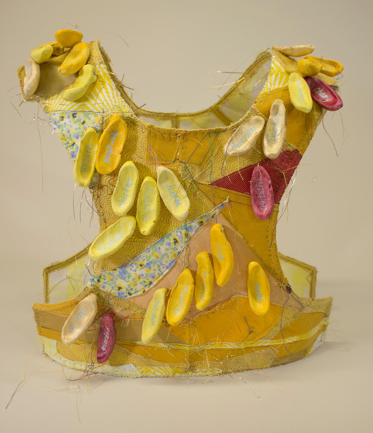 "Yellow", contemporain, mixed media, gilet, céramique, rouge, lumineux, sculpture.