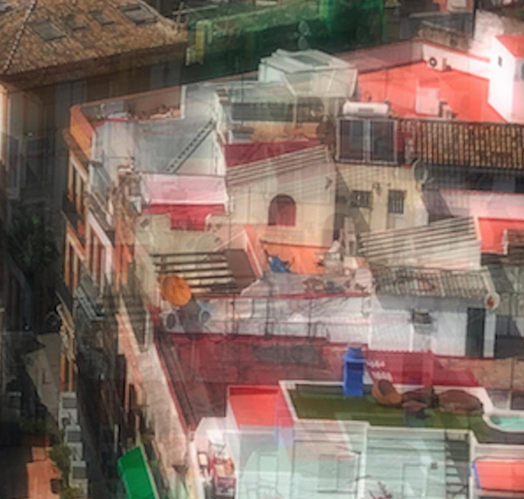 „Stadt“, Landschaft, Spanien, Stadt, Rot, Weiß, Orange, Fotografie – Photograph von Meghan Mirasolo