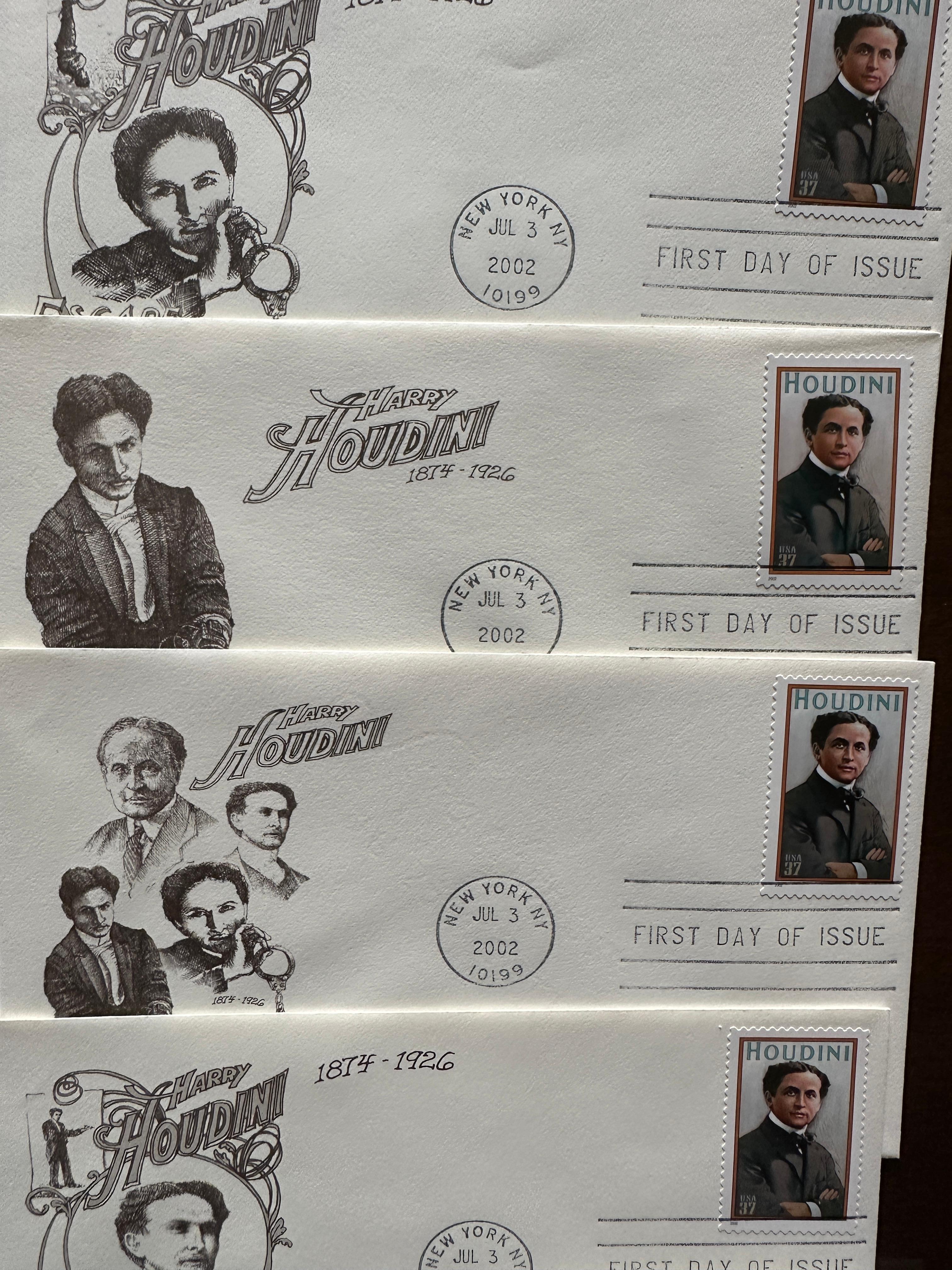 Collectional de douze articles

 

Six d'entre elles sont des couvertures de timbres Houdini émises le jour de l'émission aux États-Unis 3 juillet 2002

L'un d'entre eux est le timbre Hongrie Jour d'émission Houdini, 150e anniversaire de la