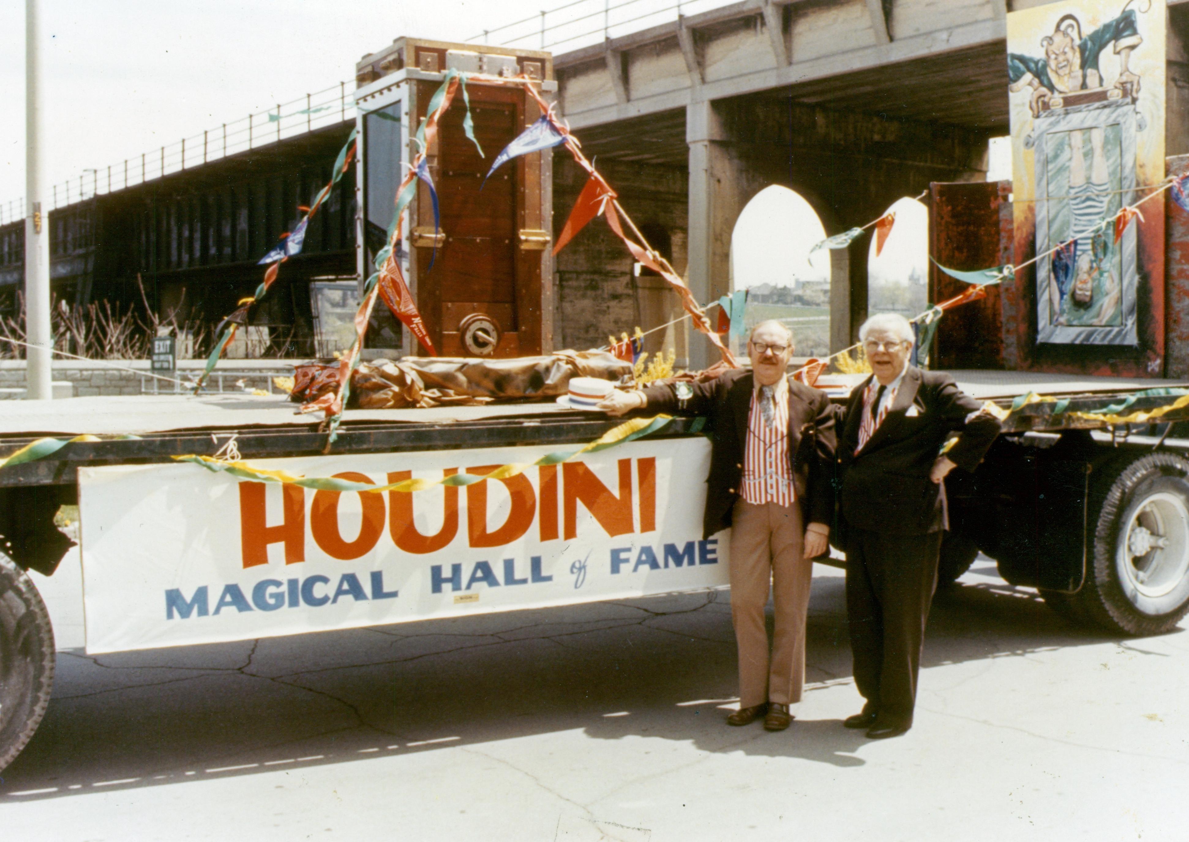 Growing Up With Houdini    Coffee Table Book by David J. Muller For Sale 5