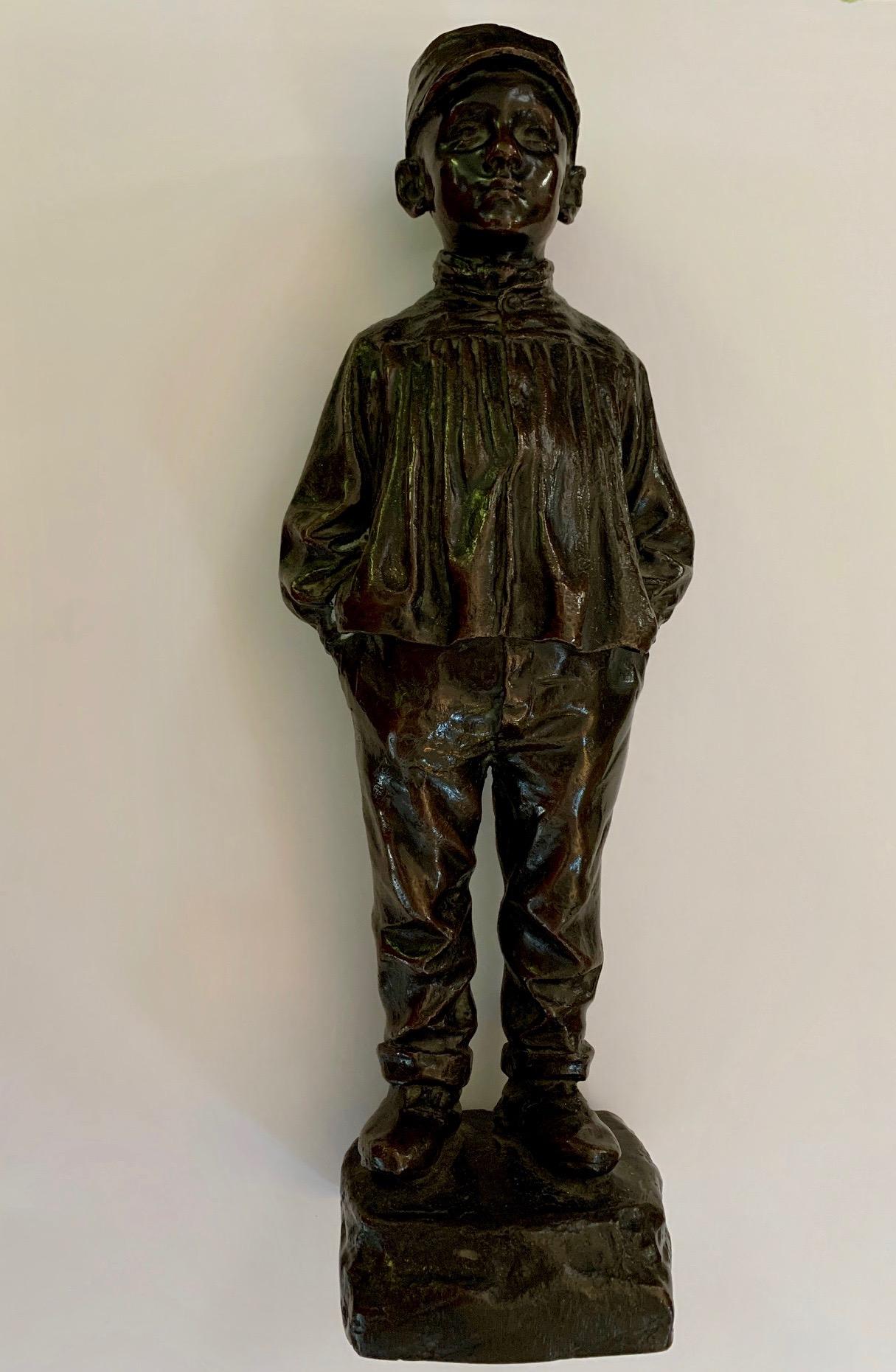 Julio Marti Figurative Sculpture – Spanische naturalistische Bronzeskulptur eines jungen Jungen aus dem 19. Jahrhundert aus Bronze