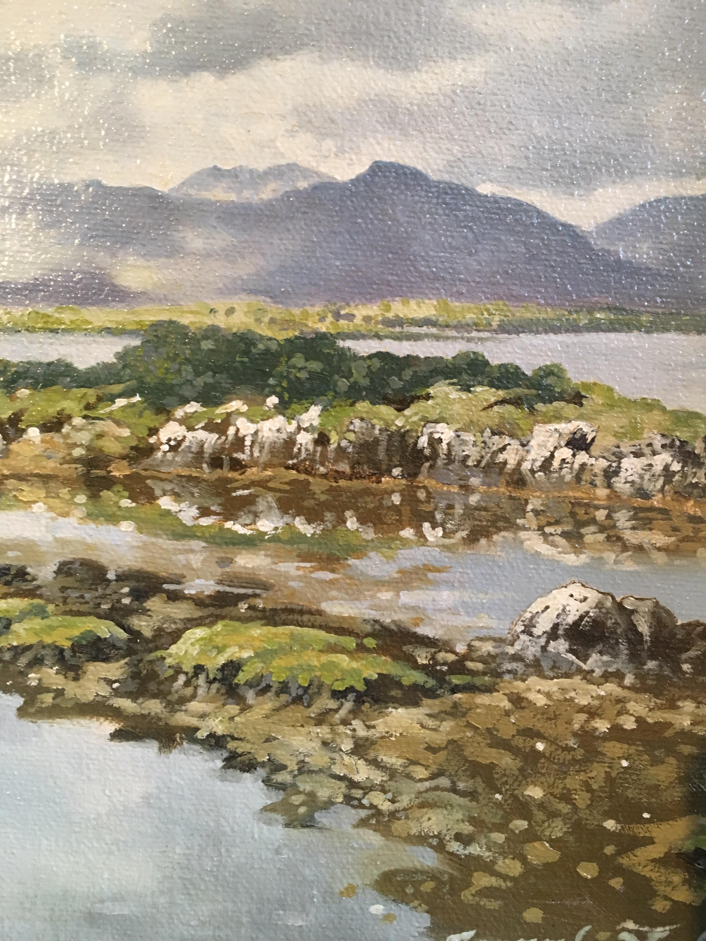 Montagne irlandesi nuvolose ed estuario, olio impressionista, firmato - Still-Life Painting Marrone di Fergal Nolly