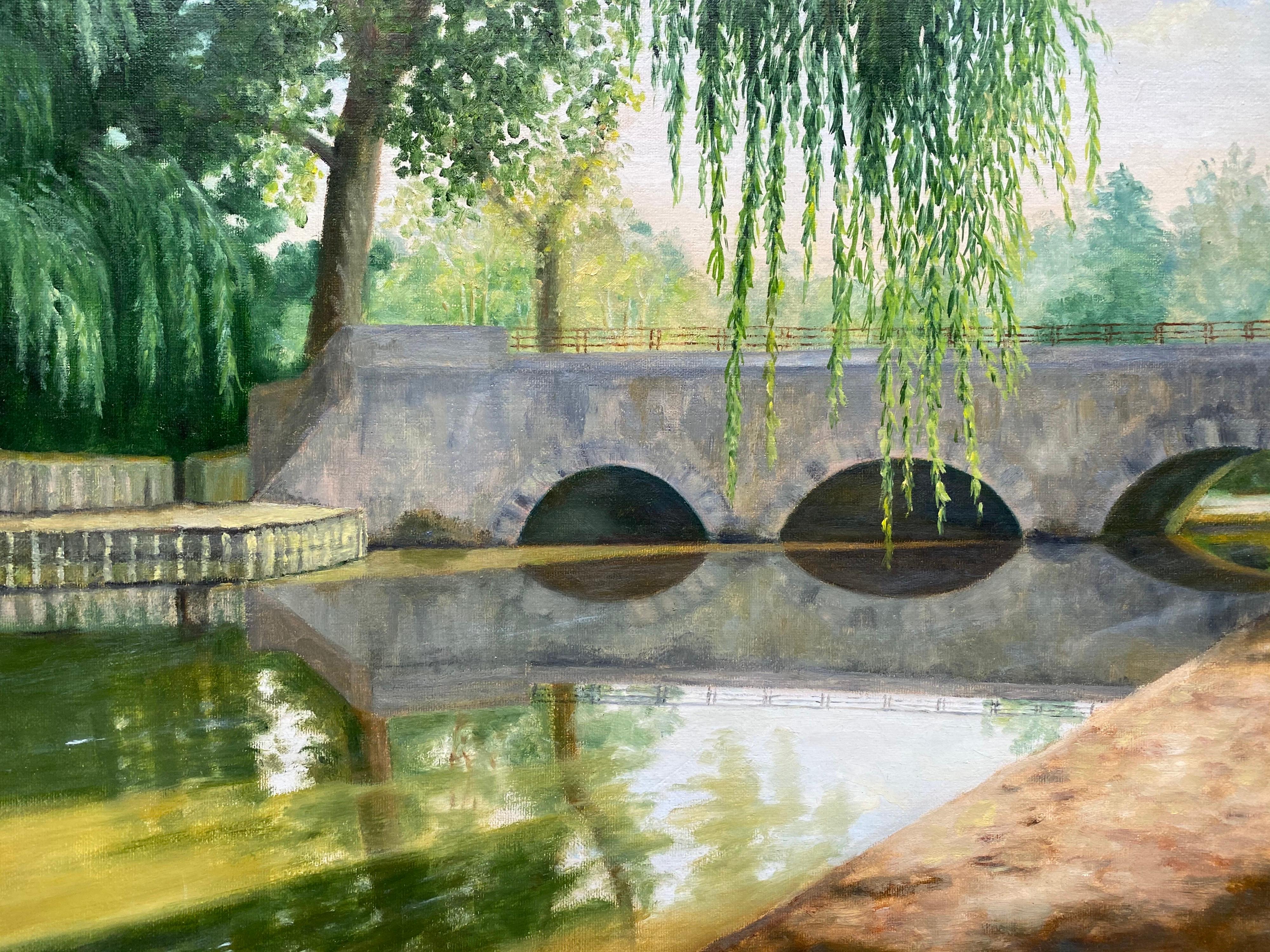 Grand paysage impressionniste français du 20ème siècle en bord de fleuve Tranquil avec ancien pont - Painting de Yvette Bossiere