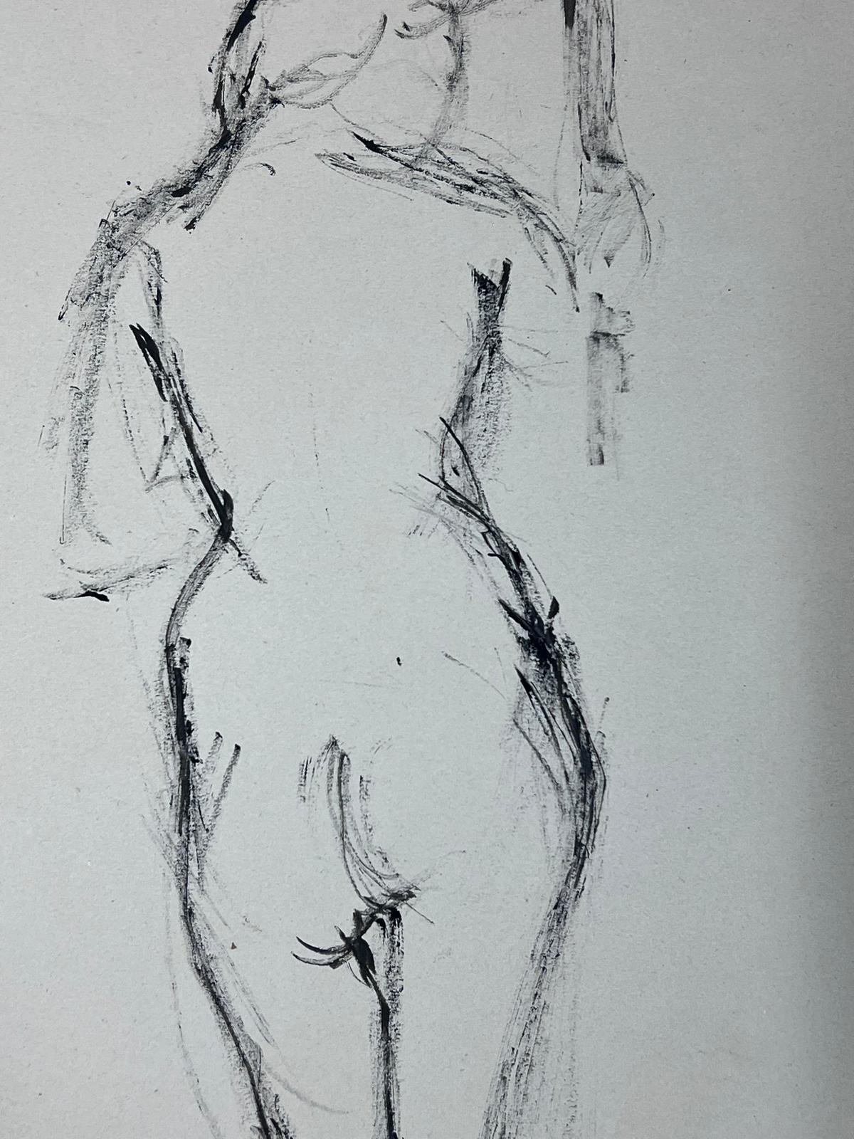 Schizzo espressivo francese a carboncino di una figura nuda in piedi - Nude Grigio di French School