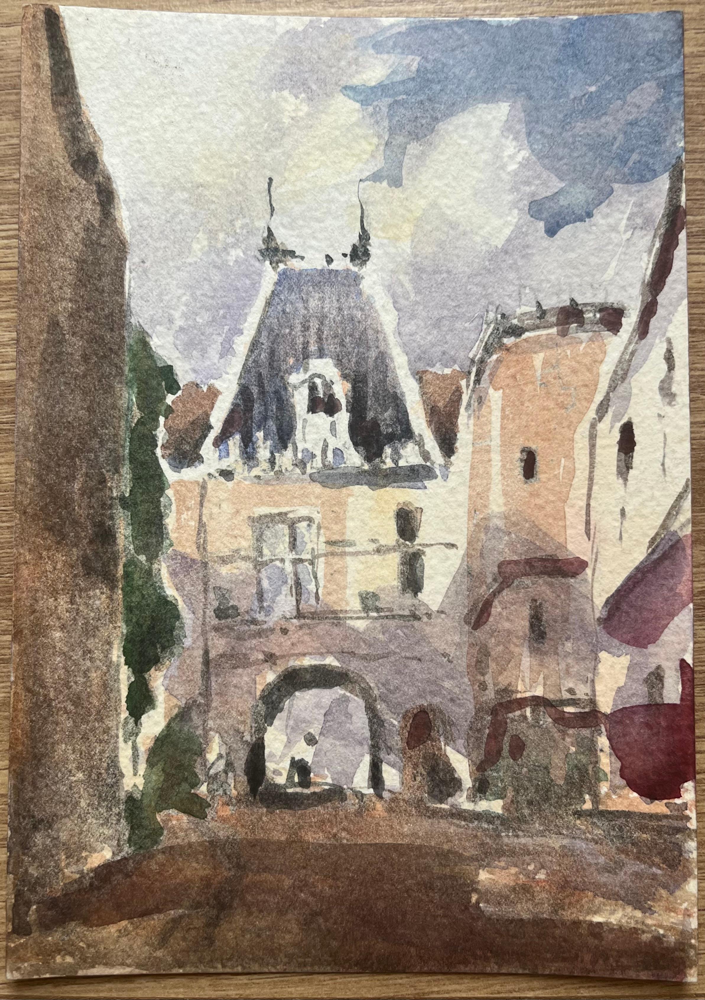 Acquerello impressionista francese di una tranquilla strada di un villaggio francese con un arco - Art di Maurice Mazeilie