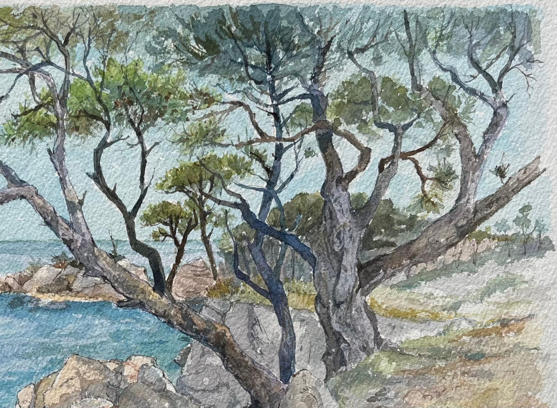 Acquerello francese di scena costiera con barca a vela e alberi di pino - Landscape Painting Grigio di Robert Lepine (1929 - 2017)