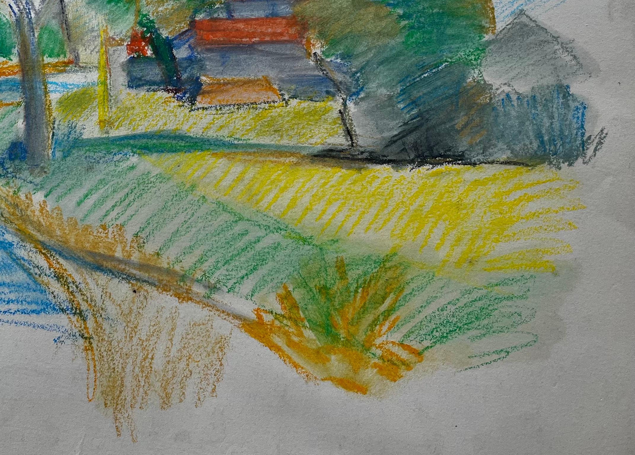 Titolo: Curva di un tranquillo villaggio francese con tetti rossi e alberi Disegno a pastello
Guy Nicod (francese, 1923 - 2021) 
Pastello a olio su carta d'artista
Dimensioni: 14,5 x 21,25 pollici (altezza x larghezza)
Provenienza: Proprietà di