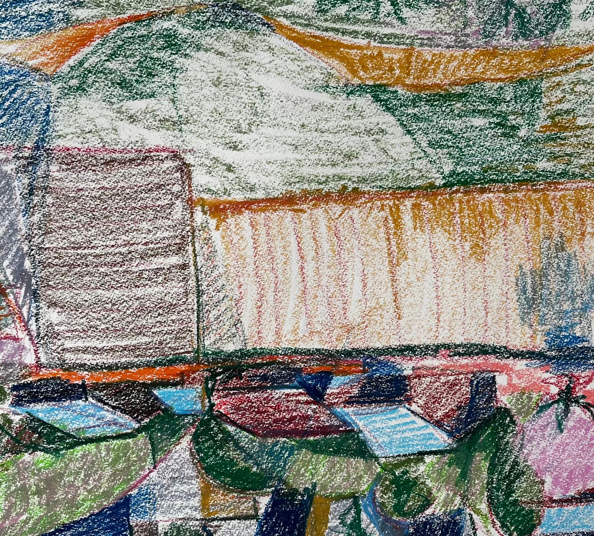 Abstraktes französisches Dorf mit bunten Dächern und Berglandschaft Zeichnung im Angebot 1
