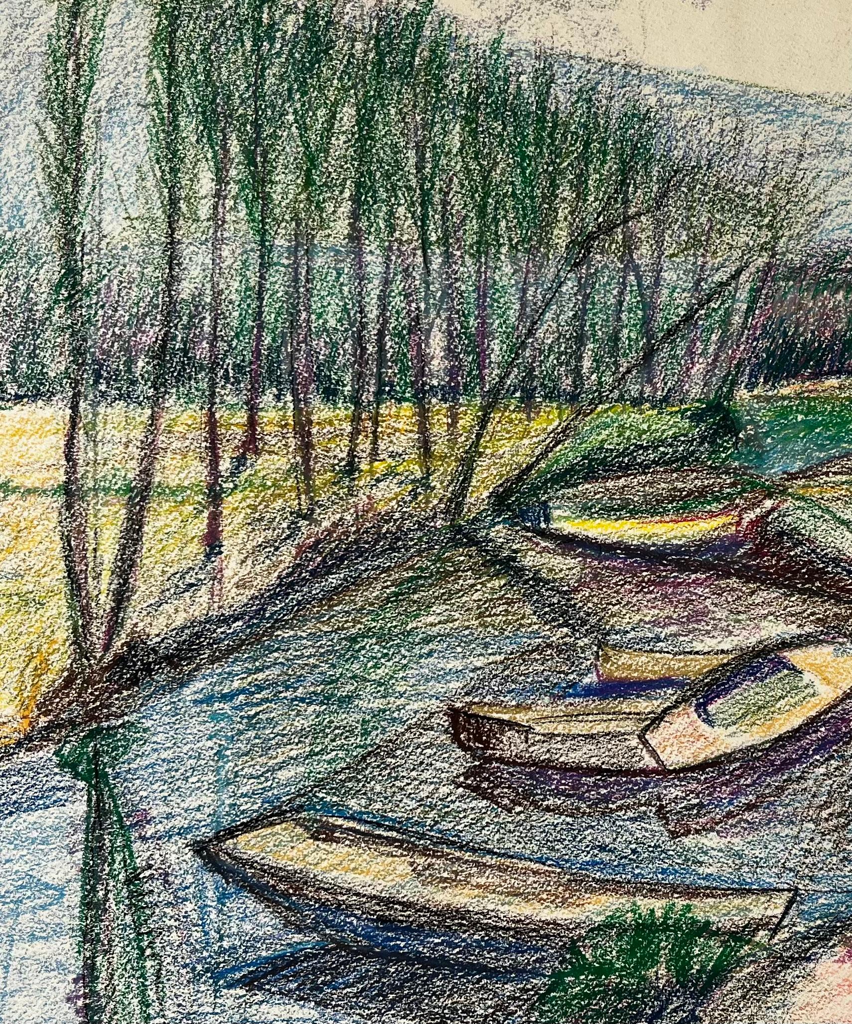 Barche ormeggiate su un fiume riflettente Disegno a pastello francese in vendita 2