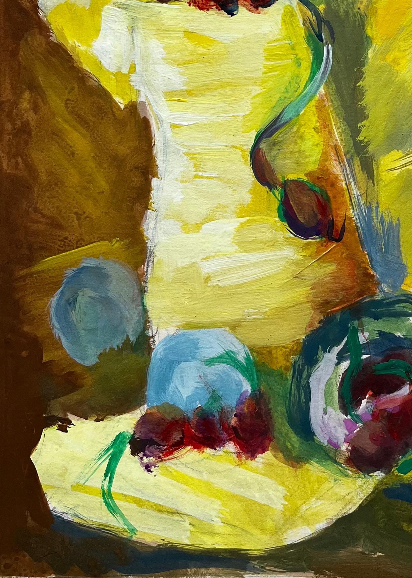 Nature morte vibrante avec fruits et draperie jaune Gouache moderniste française - Moderne Art par Guy Nicod