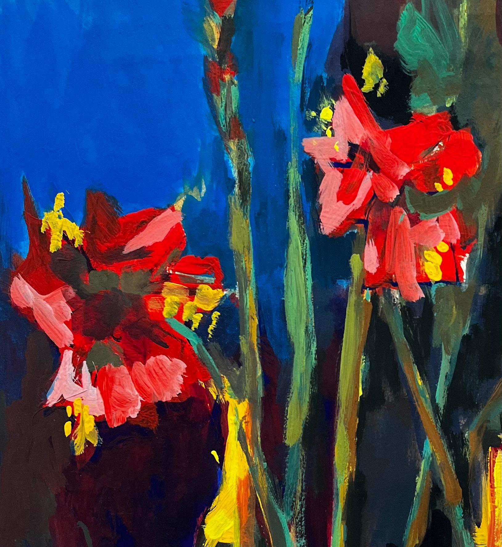Nature morte florale avec glaïeul rouge et bouteilles de vin Moderniste français - Moderne Art par Guy Nicod