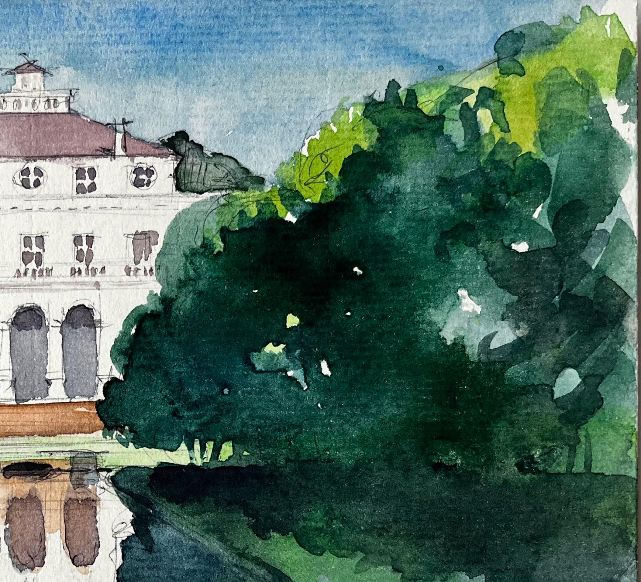 Abbaye de Royaumont L'abbaye française se reflète dans la piscine du jardin - Gris Figurative Painting par Pierre Neveu