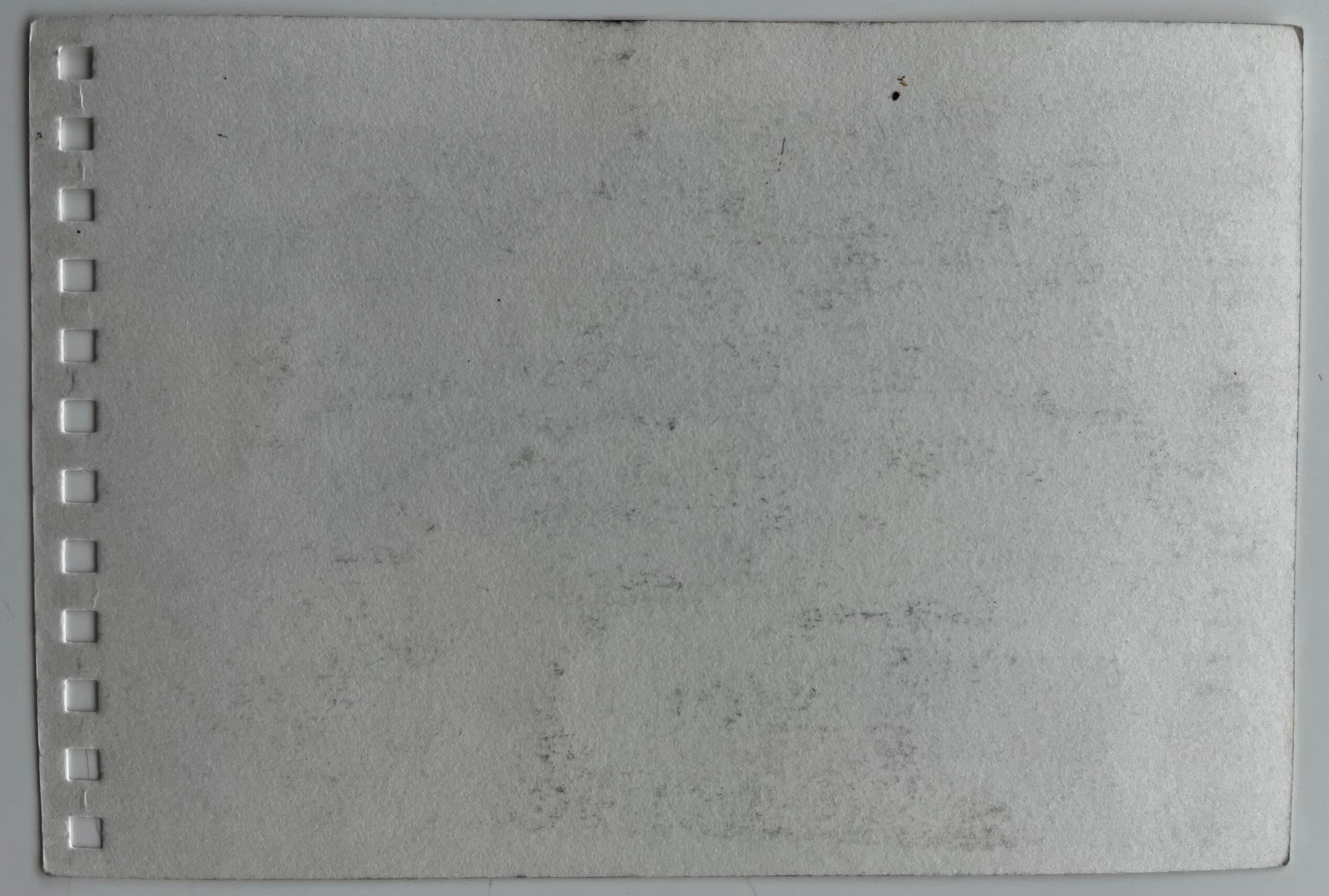 Pêcheur préparant son bateau Étude du port méditerranéen en vente 3