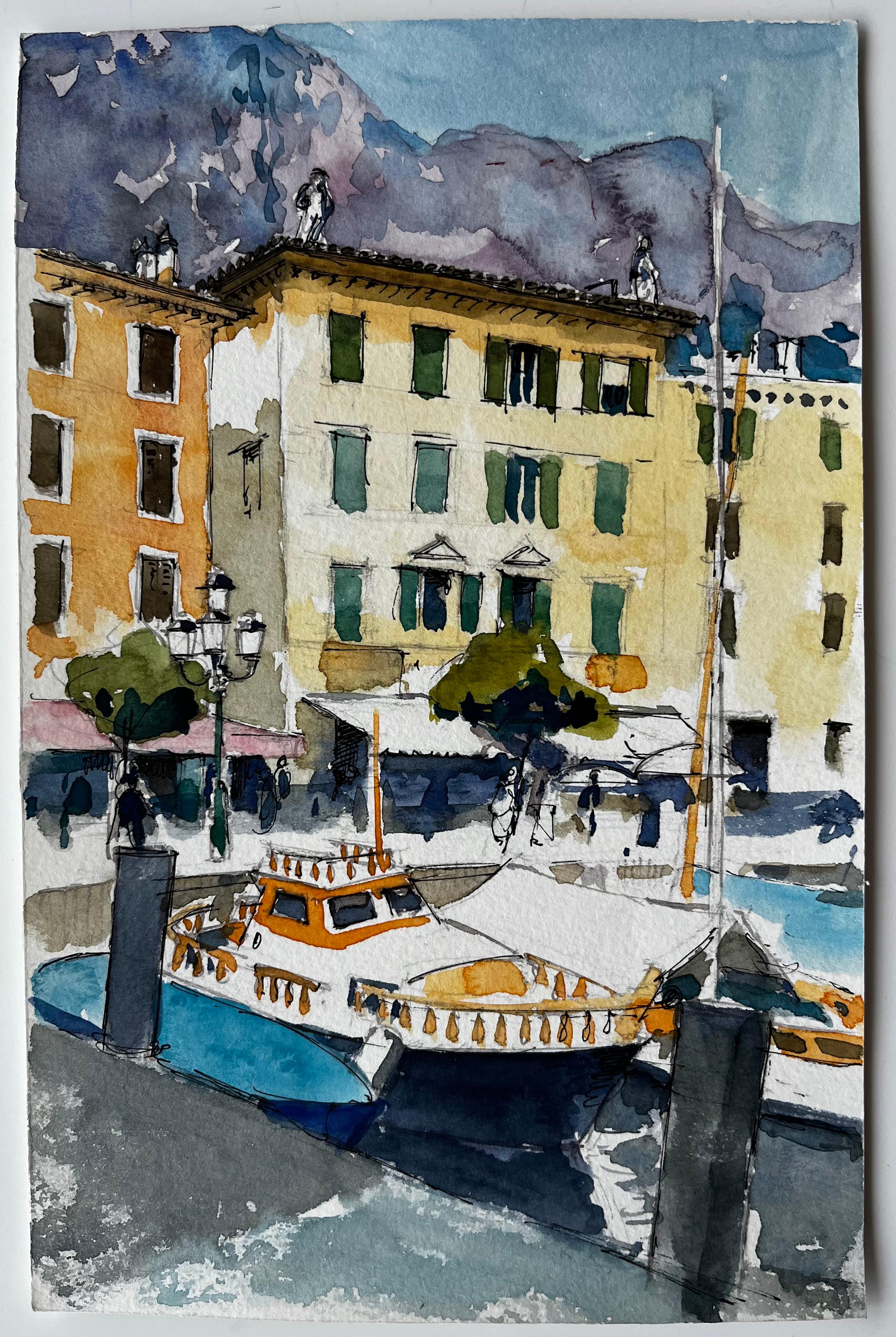 Front de mer avec façades jaunes et bateau amarré Aquarelle de la Riviera italienne - Art de Pierre Neveu