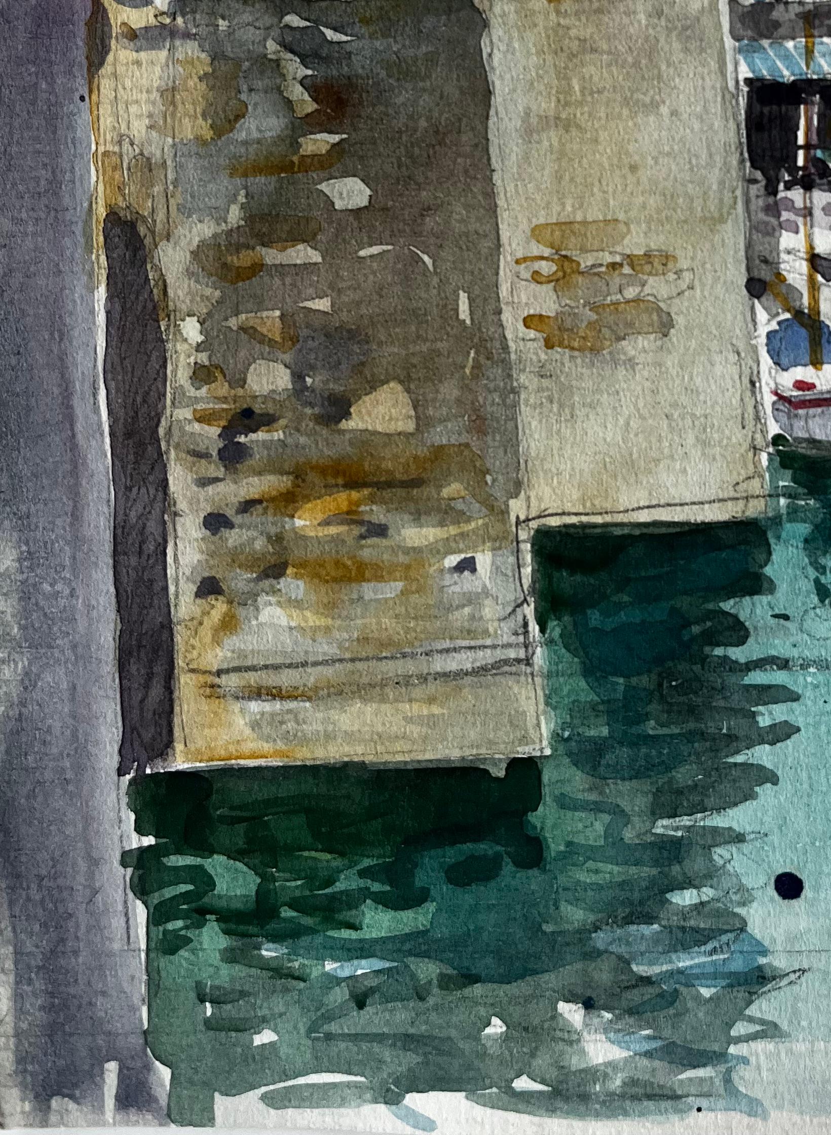 Scène portuaire française avec bateaux et bâtiments en pierre Aquarelle côtière bretonne en vente 1