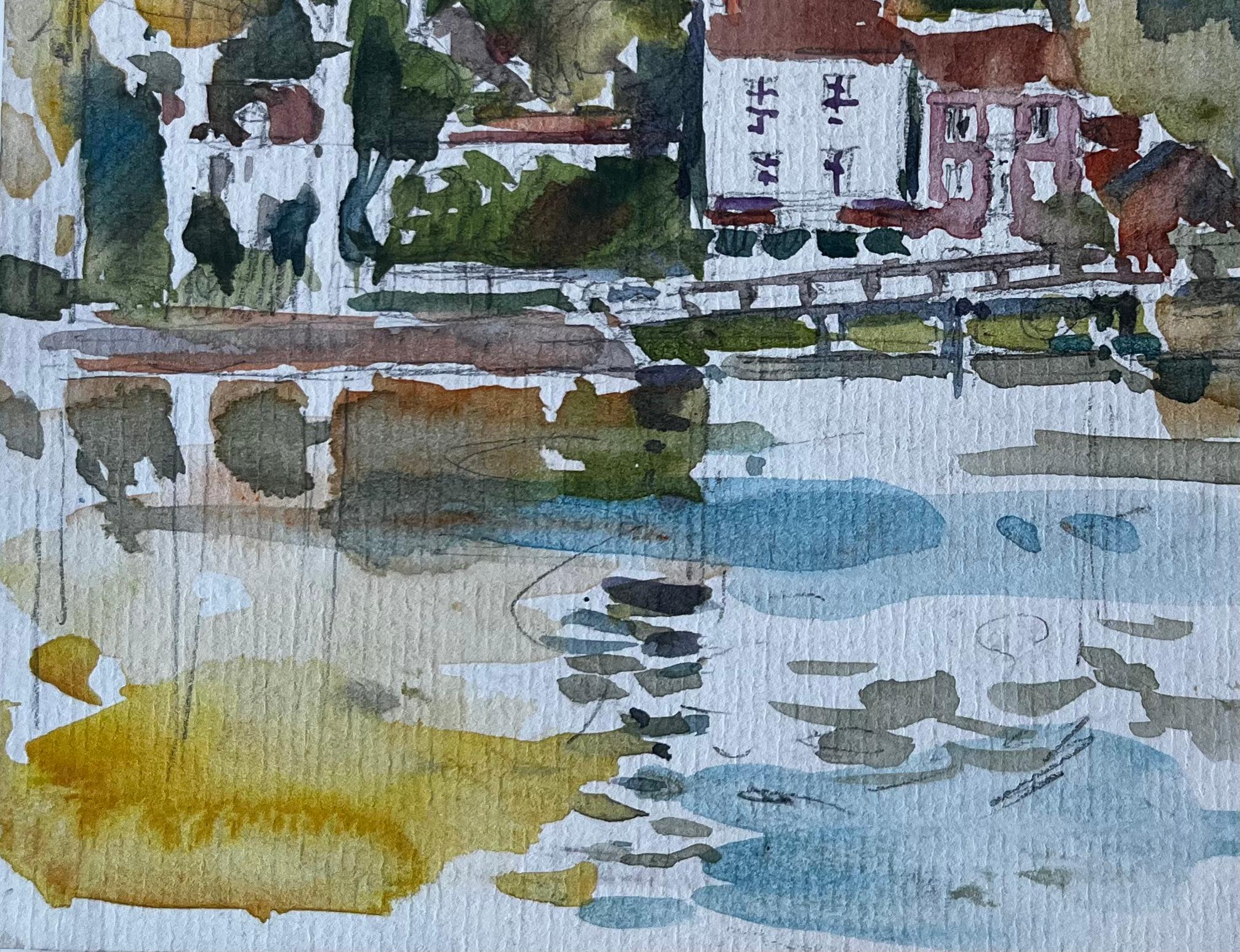 Case sul lungofiume riflesse nell'acqua Acquerello di paesaggio impressionista francese - Landscape Art Grigio di Pierre Neveu