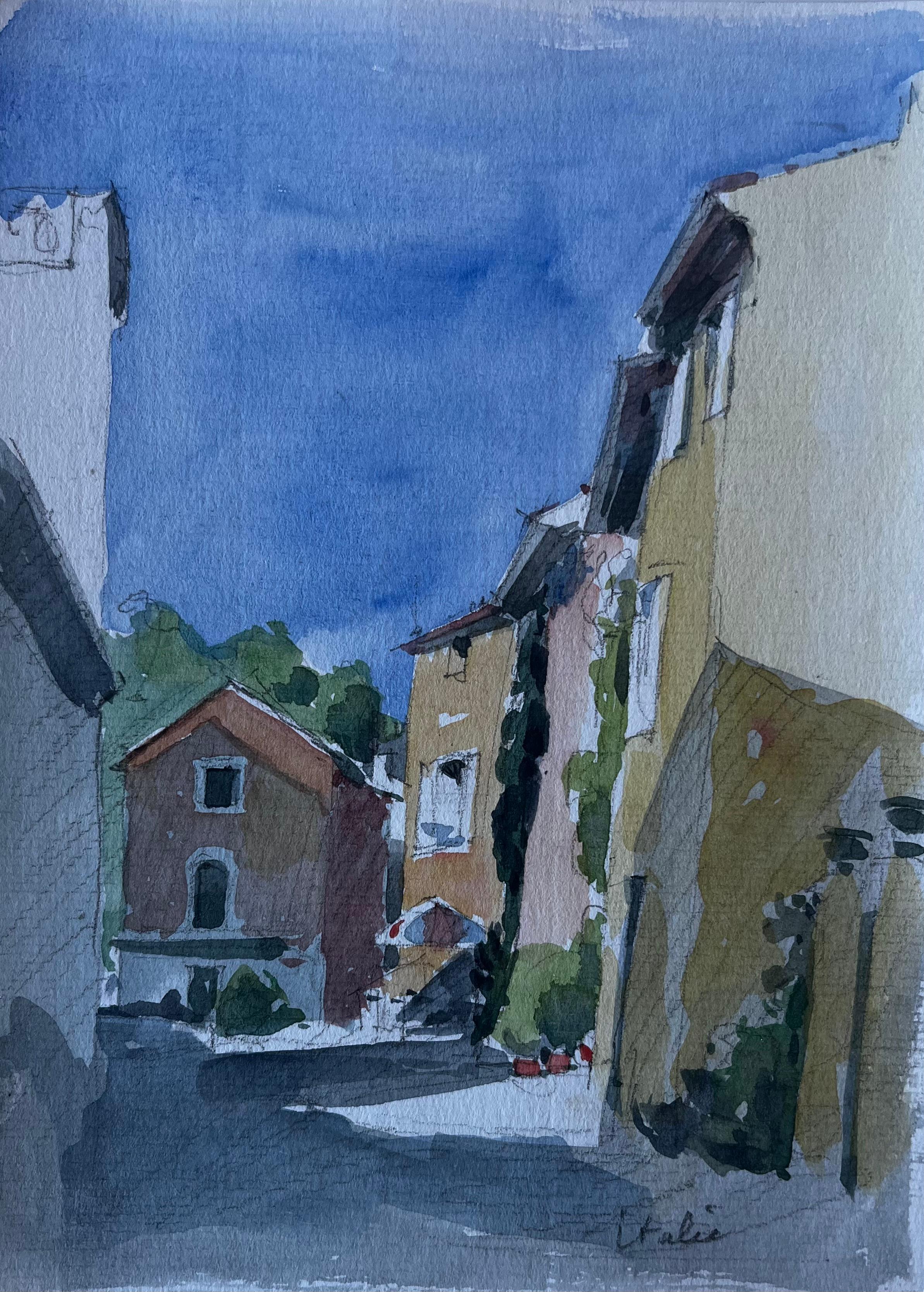 Strada di un villaggio italiano con case illuminate dal sole e cielo blu, acquerello