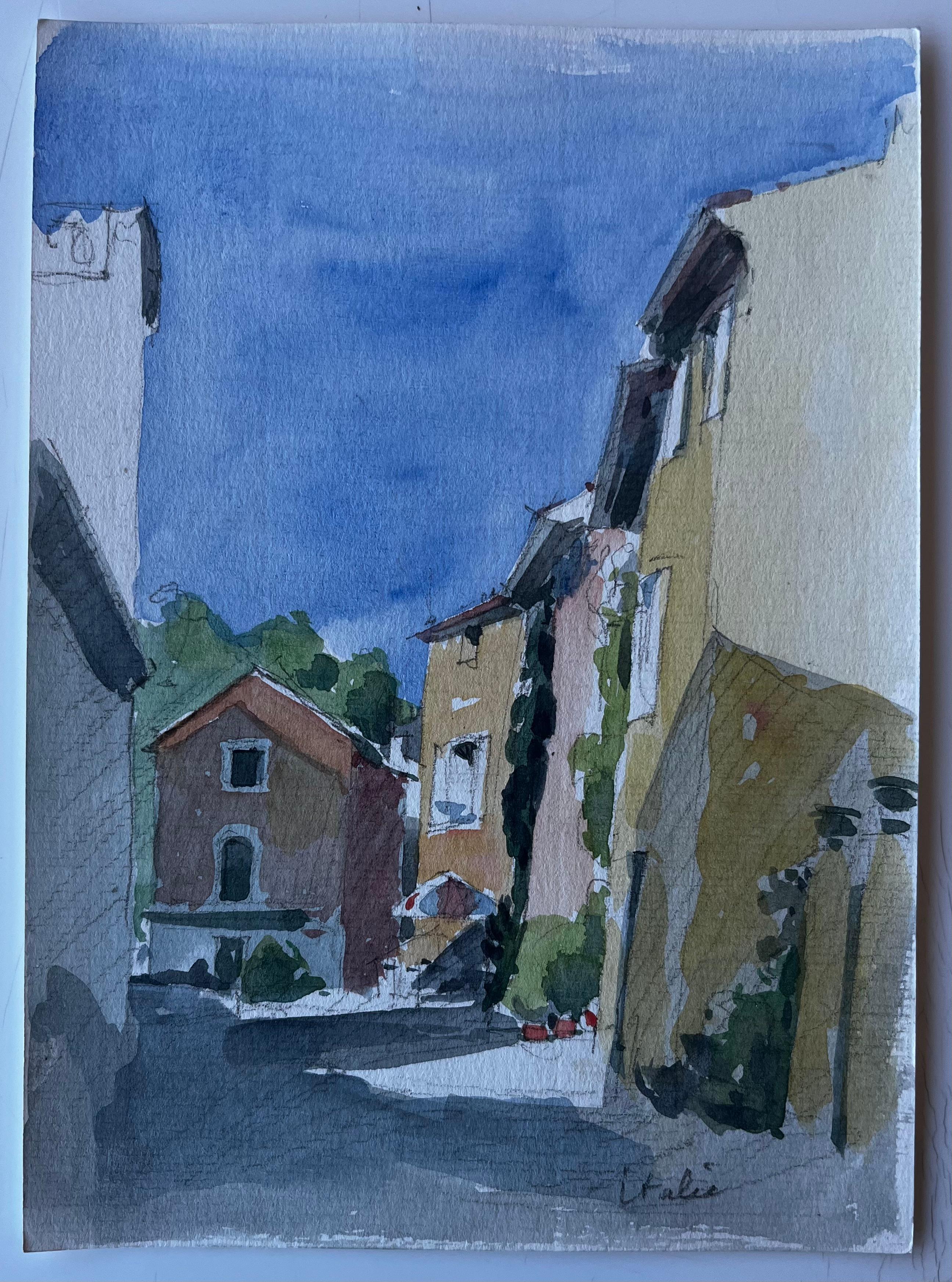 Strada di un villaggio italiano con case illuminate dal sole e cielo blu, acquerello - Painting di Pierre Neveu