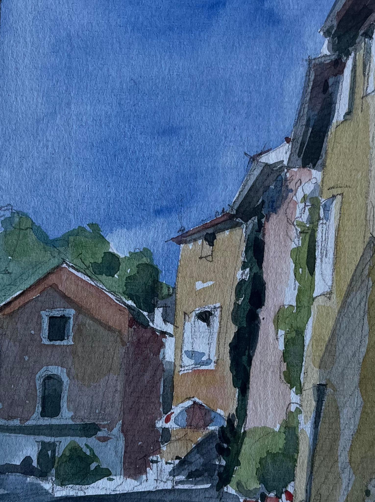 Strada di un villaggio italiano con case illuminate dal sole e cielo blu, acquerello in vendita 2