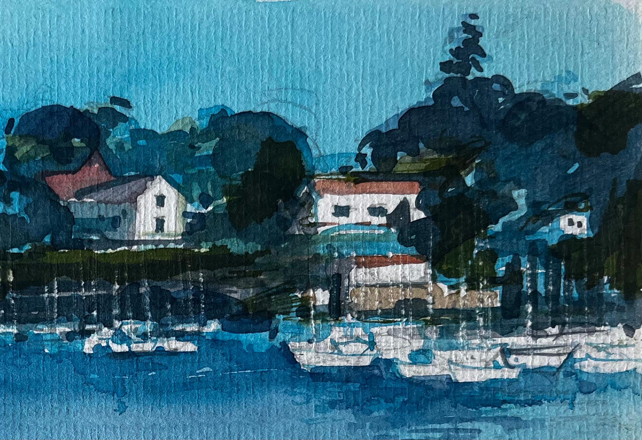 Port français avec bateaux amarrés et maisons sur la falaise Aquarelle de Pierre Neveu en vente 2