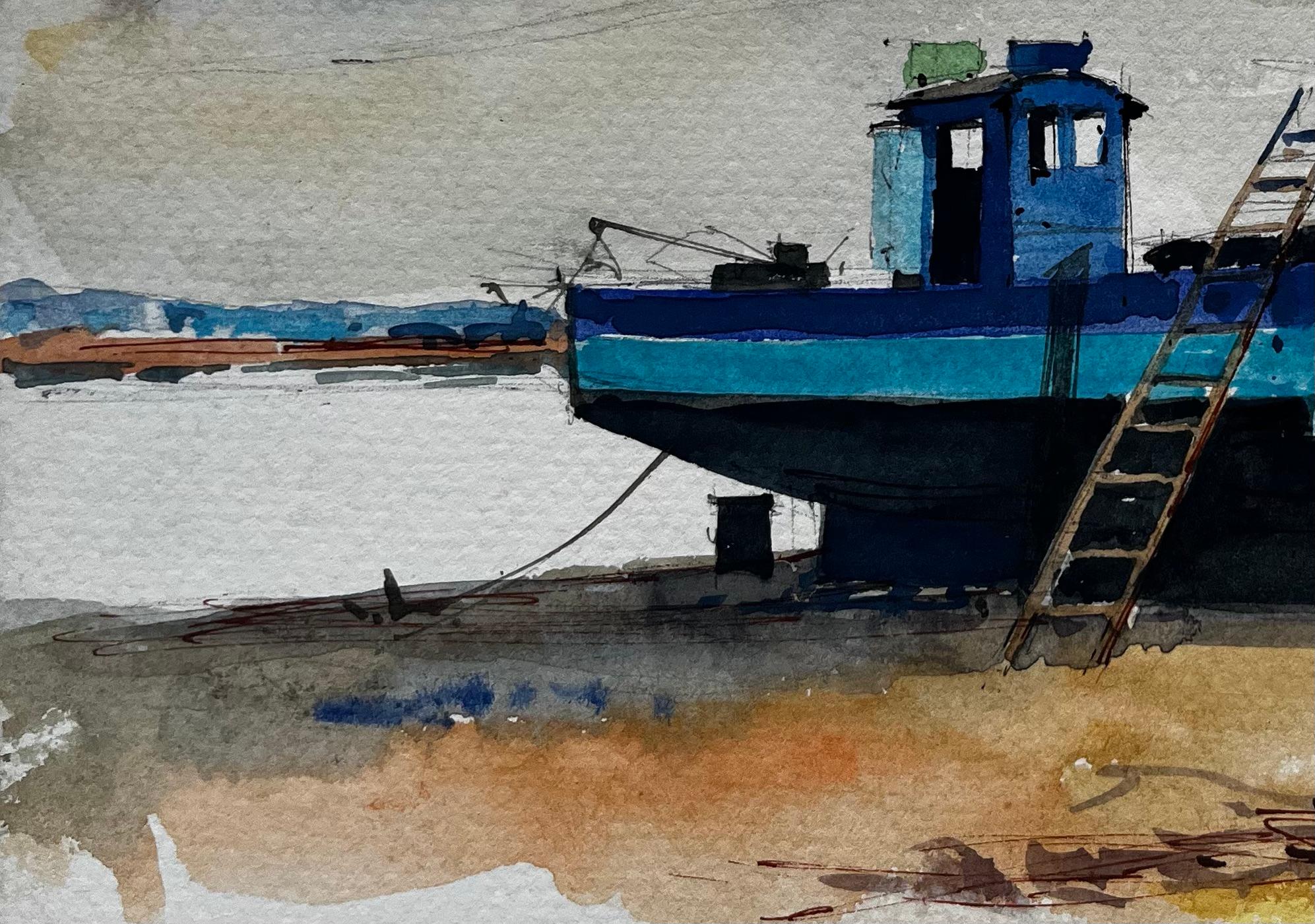 Bateau de pêche bleu marée basse scène portuaire aquarelle côtière - Gris Landscape Art par Pierre Neveu
