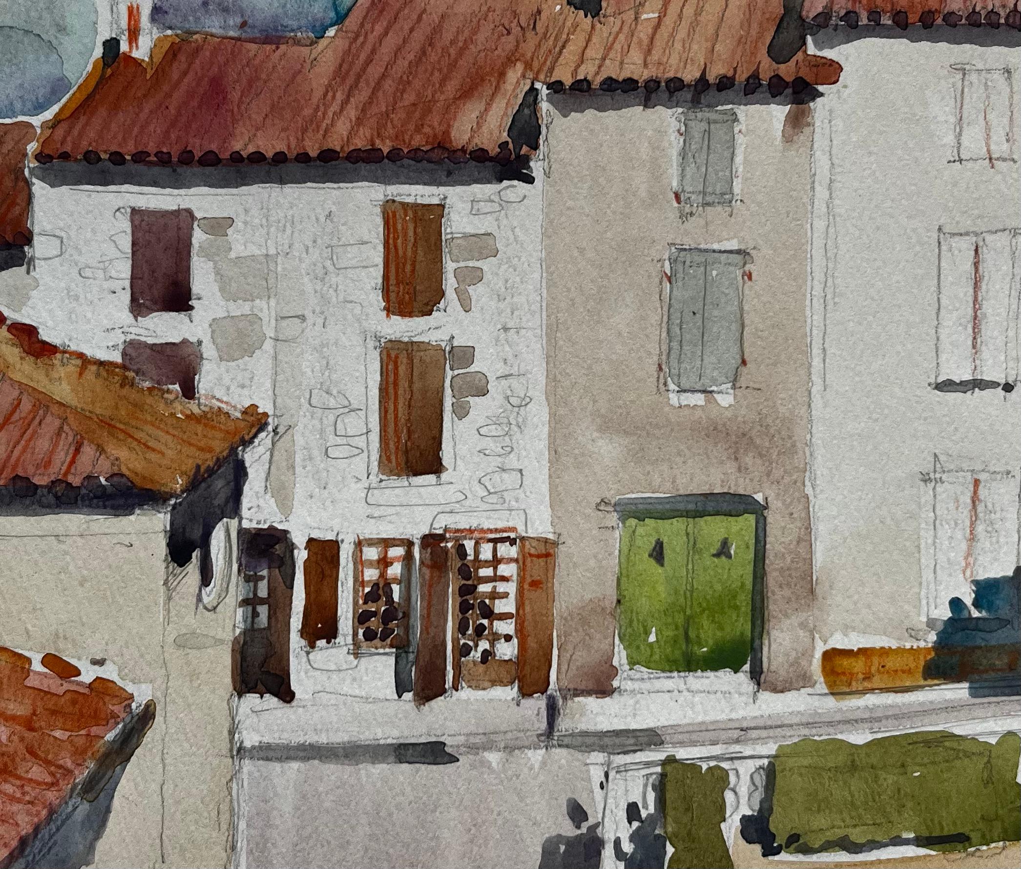 Scena di strada di un villaggio francese Tetti in terracotta Case in pietra e porta verde in vendita 2