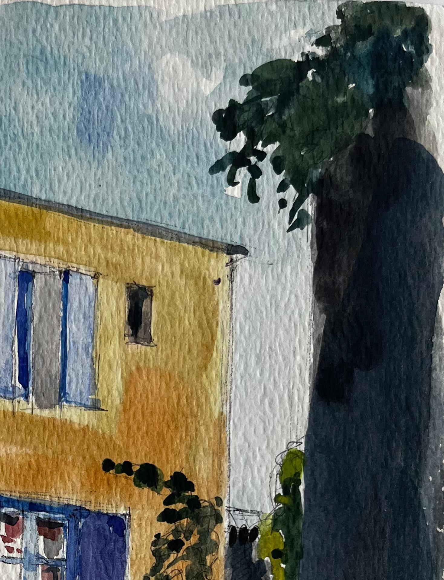 Via del villaggio francese Case colorate Sentiero acciottolato e persiane blu Acquerello in vendita 1