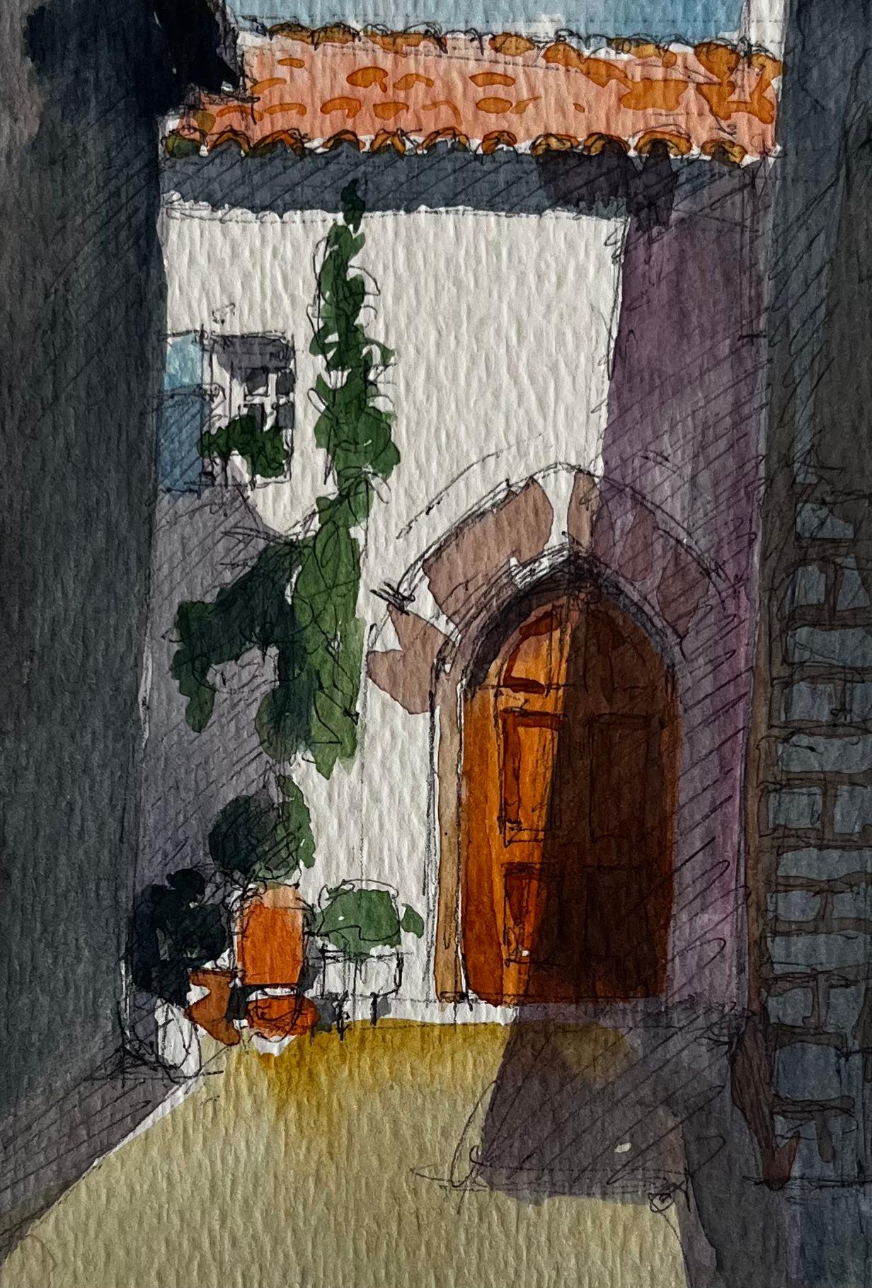 Arco del villaggio francese Cortile illuminato dal sole Porta di legno e muri di pietra Acquerello in vendita 2