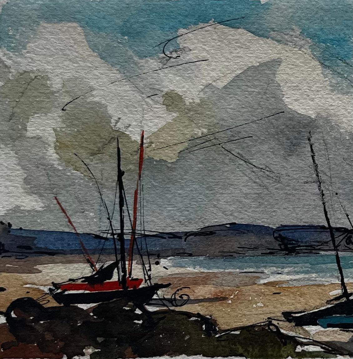 Bateaux de la côte française Marée basse Plage Rivage Bateaux de pêche et ciel Aquarelle - Post-impressionnisme Art par Pierre Neveu