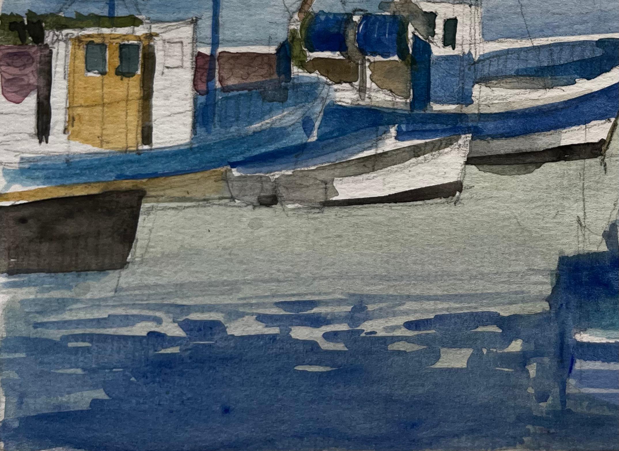Fischerboote im ruhigen Hafen verankert Französisches Küstenaquarell (Grau), Landscape Art, von Pierre Neveu