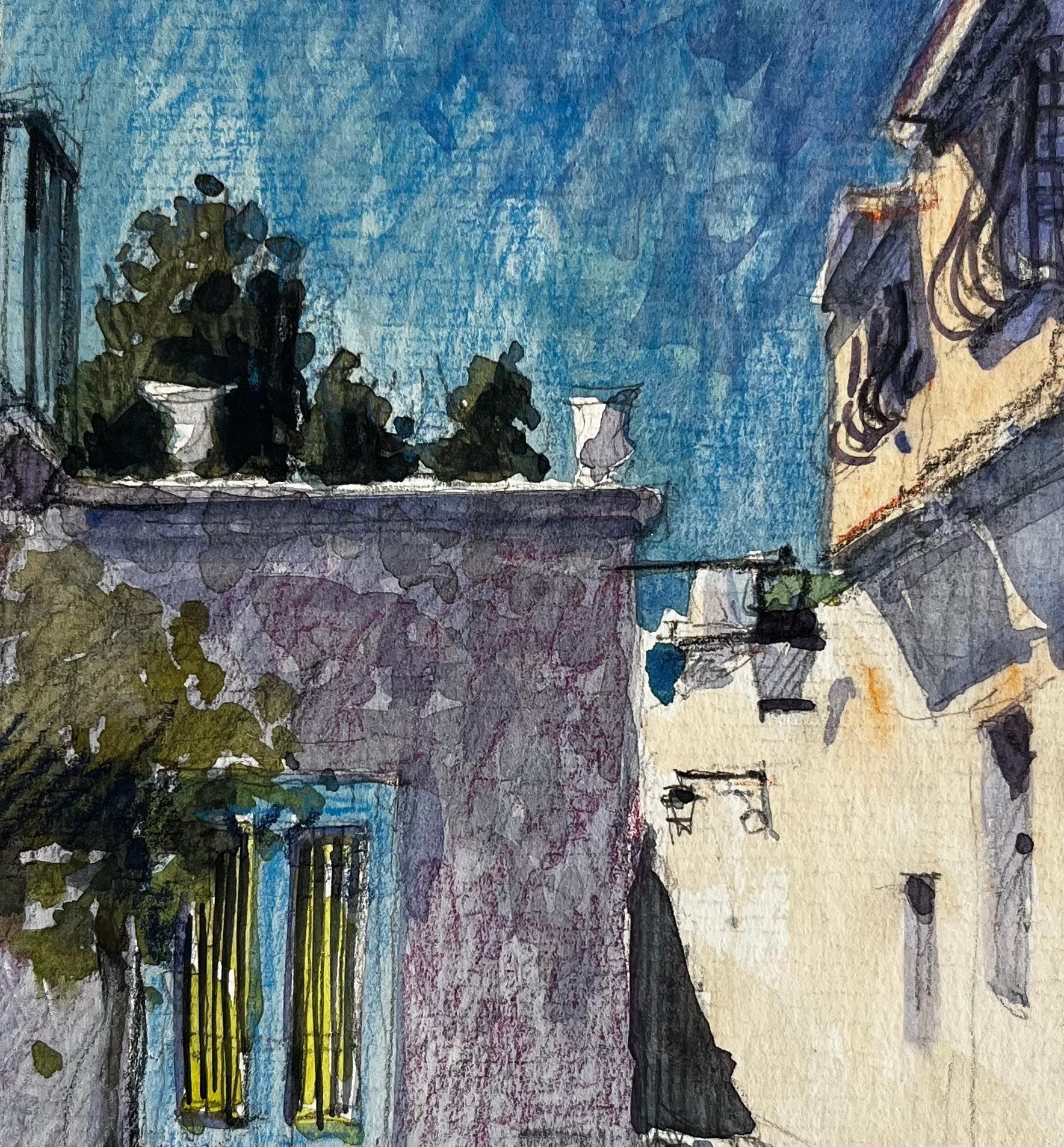 Ruelle méditerranéenne ensoleillée avec porte bleue et murs ombragés Village français en vente 2