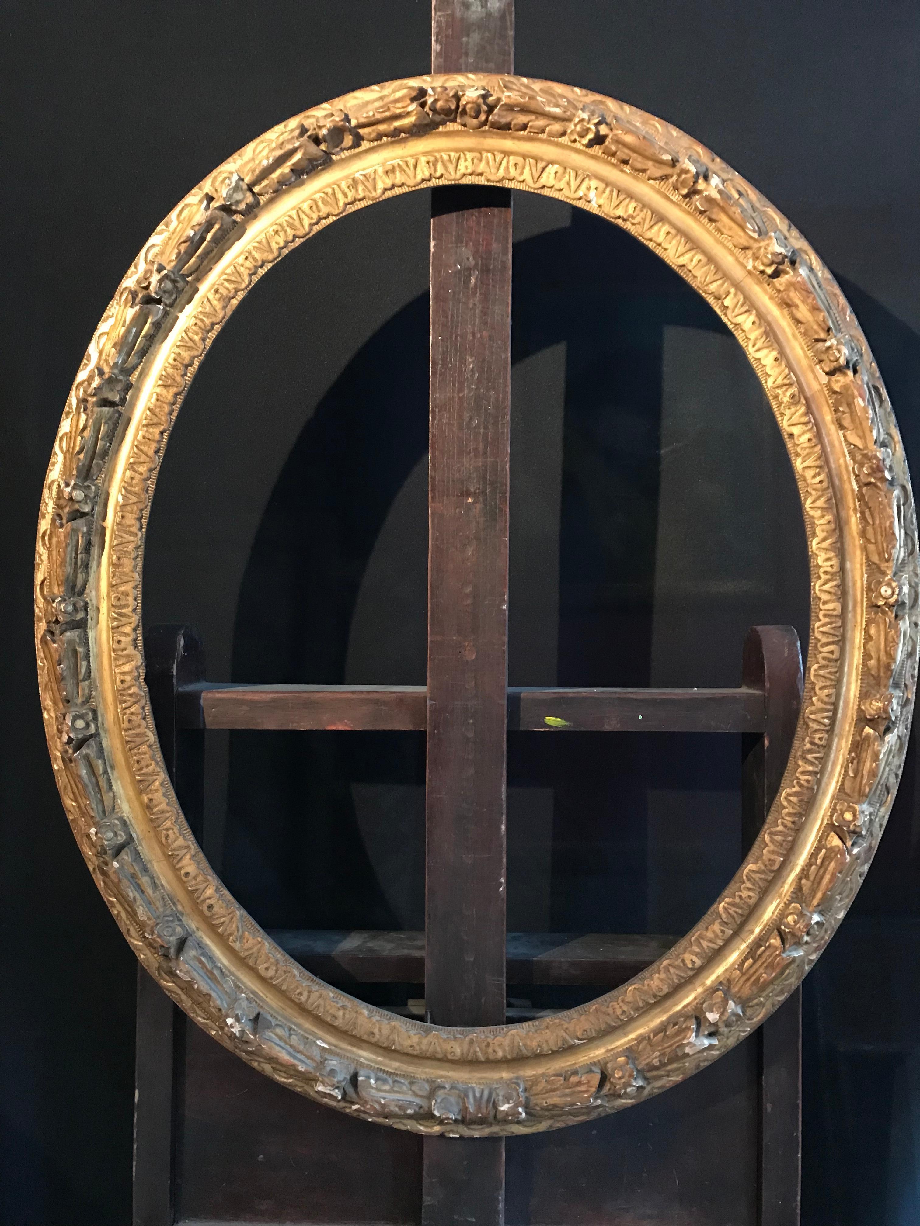 Unknown Portrait Painting – 18th Century Carved Gilt Wood Oval Frame