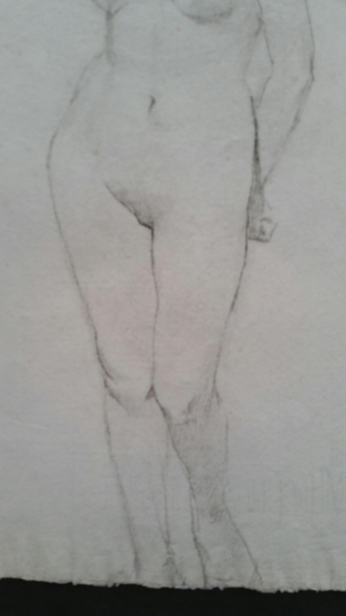 Portrait en graphite anglais d'une femme nue, debout, tournée vers l'avant en vente 2