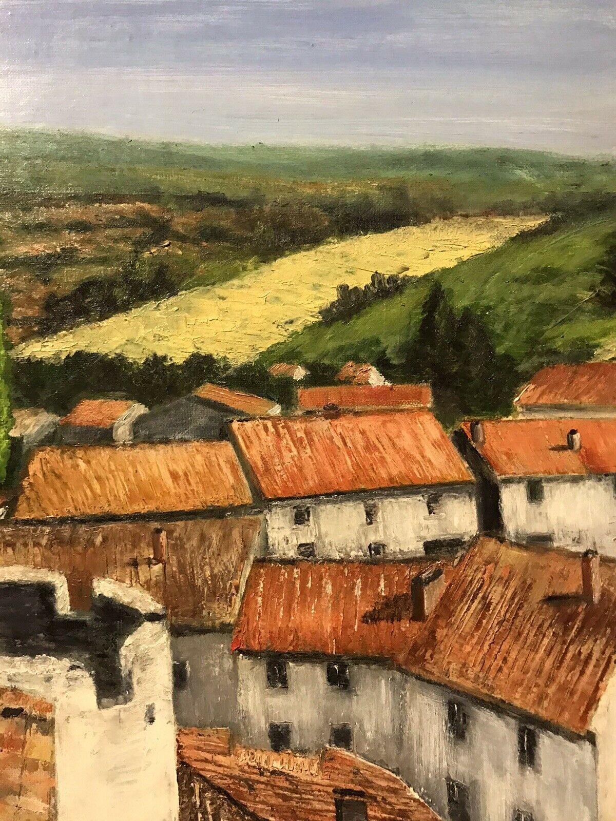 Signiertes französisches impressionistisches Ölgemälde mit Blick auf die Dachplatten der Stadt in der Provence und die Felder (Impressionismus), Painting, von LOUIS DEL BIANCO (B.1925
