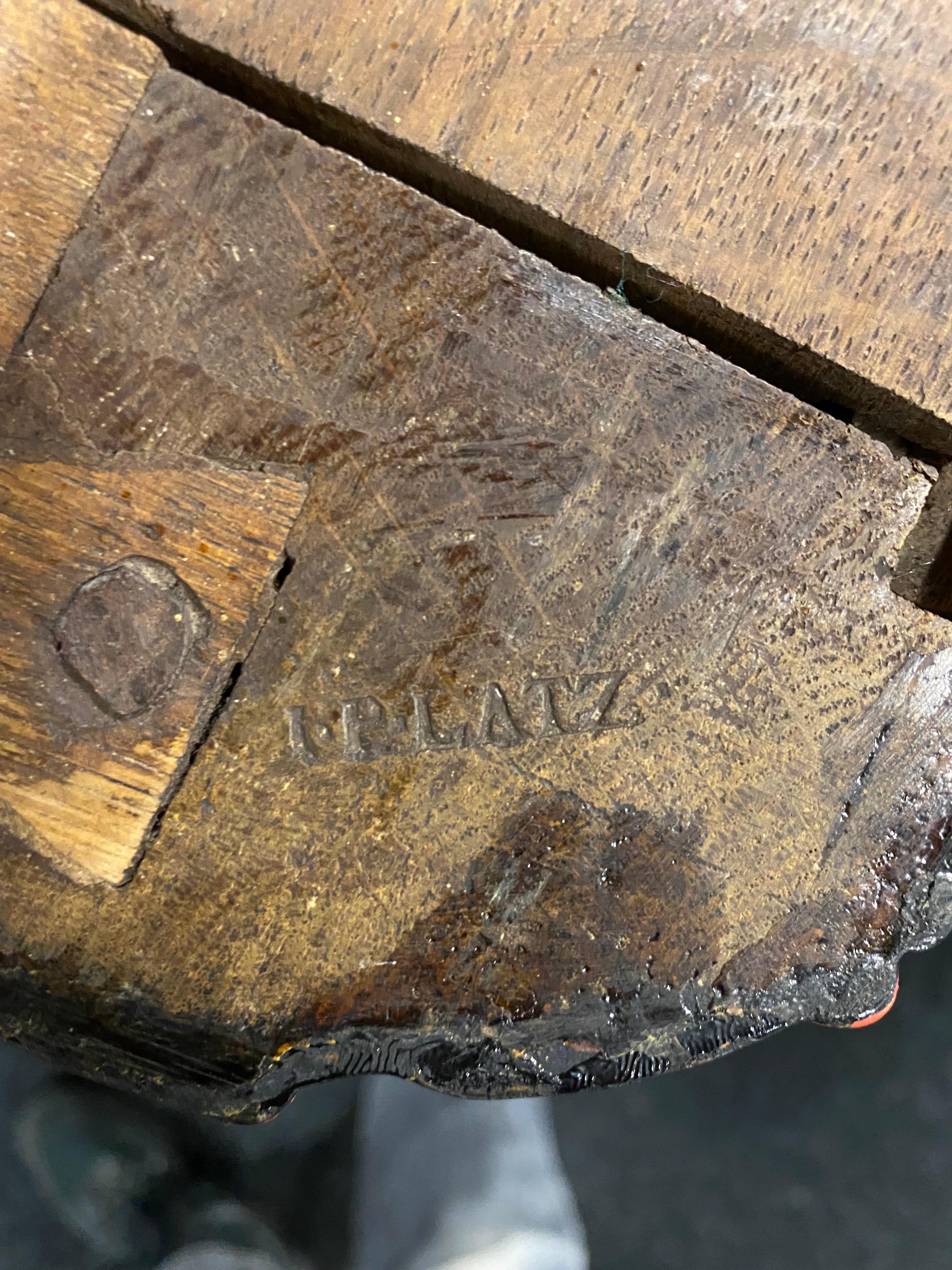 Commode en Oak et Marbre du 18ème siècle Jean Pierre Latz en vente 1