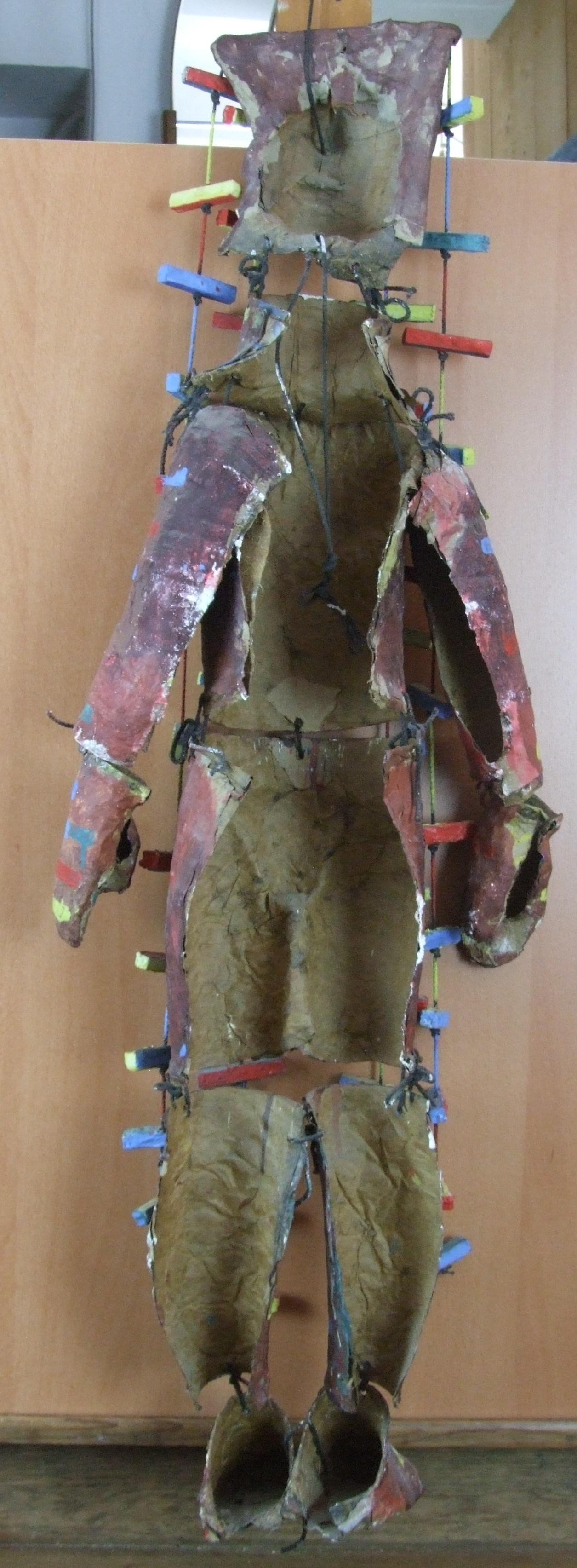 Armure honorable - mobile, bois et papier, 100x25 cm. 1