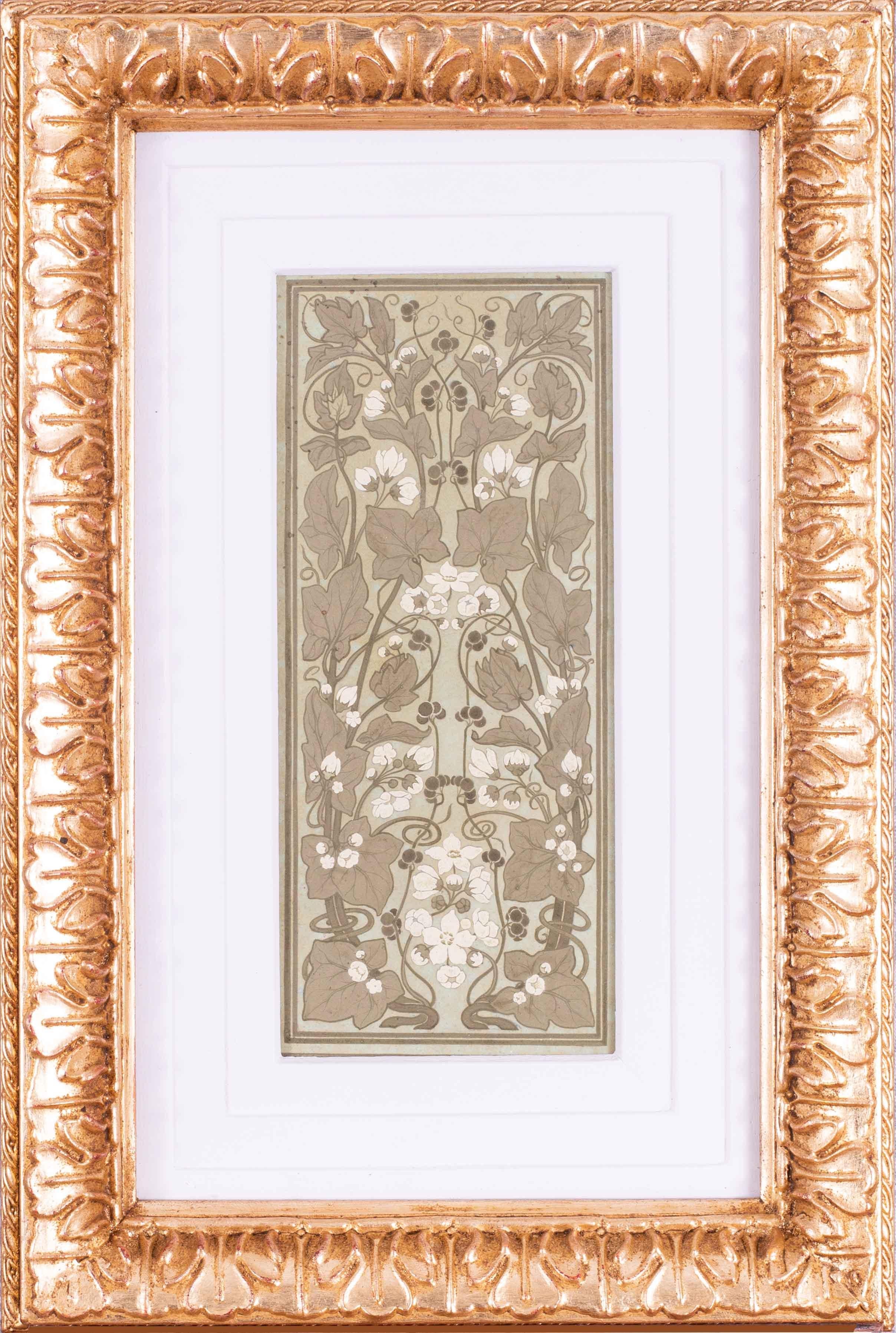 Motif oblong représentant du lierre en fleurs, réalisé par un artiste britannique du début du 20e siècle.