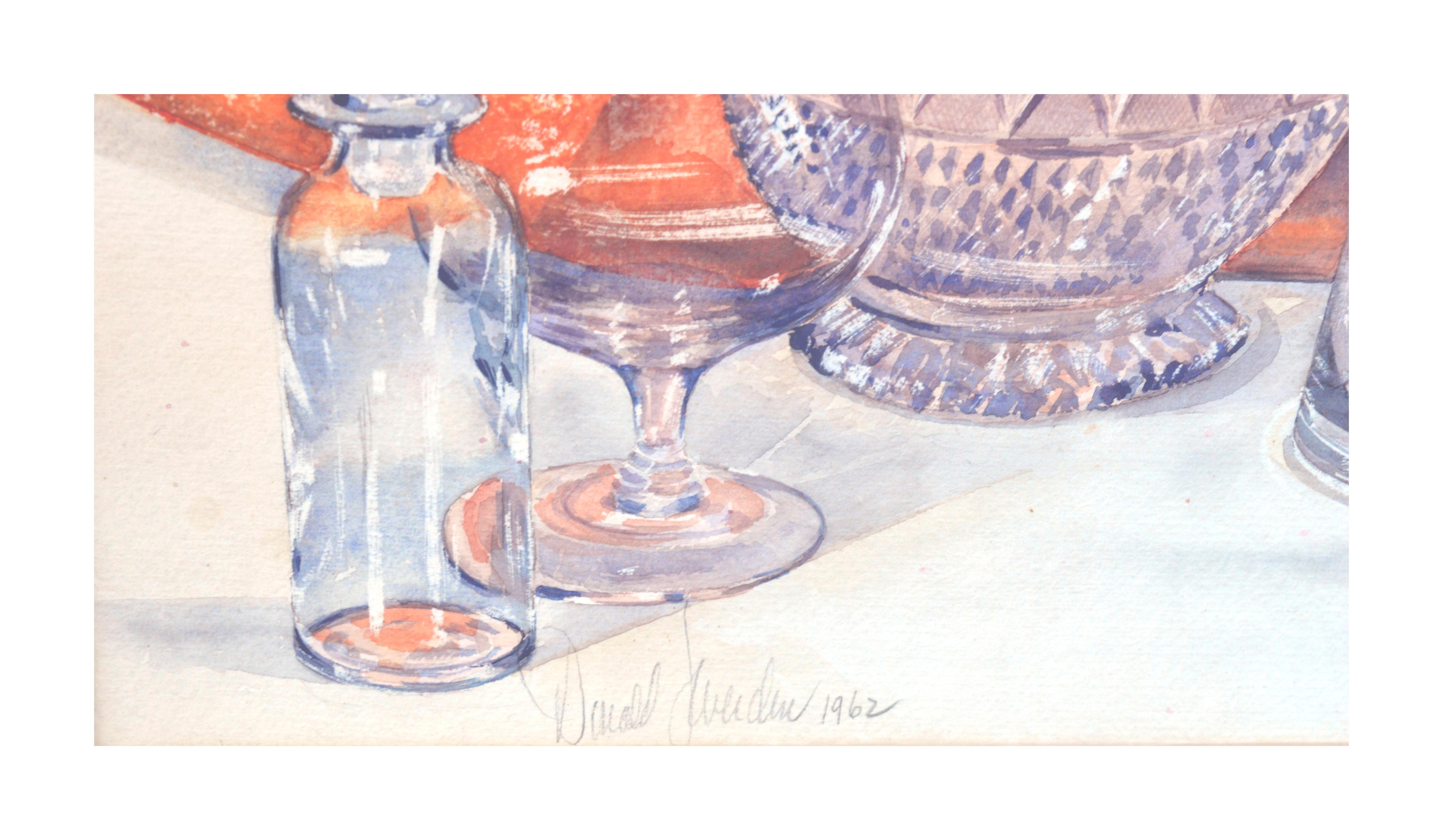 Stillleben aus Kristall und Glas aus der Jahrhundertmitte (Beige), Still-Life Painting, von Donald Werden