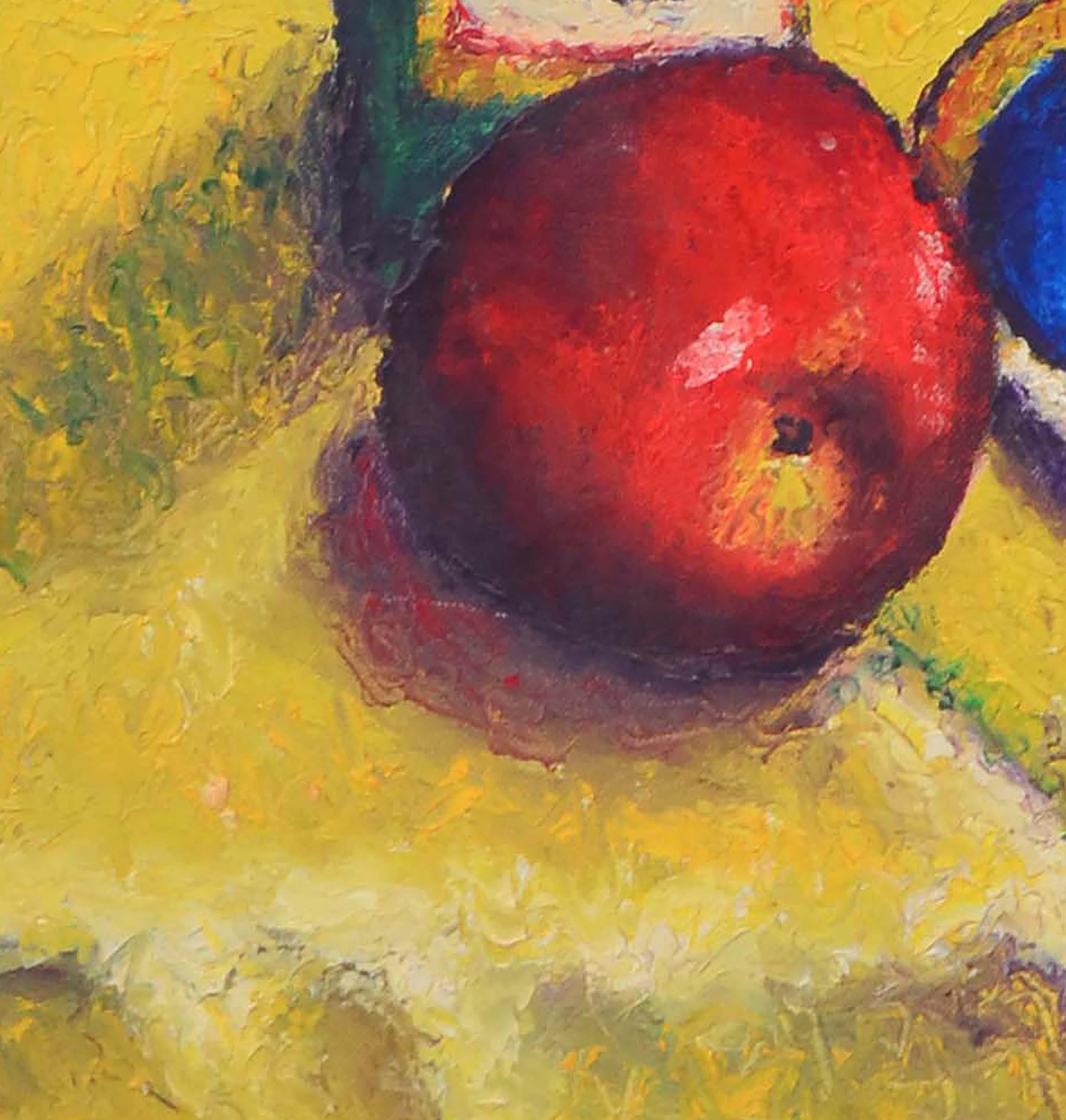 Zeitgenössisches zeitgenössisches Stillleben mit Apfel und Weinflasche  (Grau), Interior Painting, von E. Star