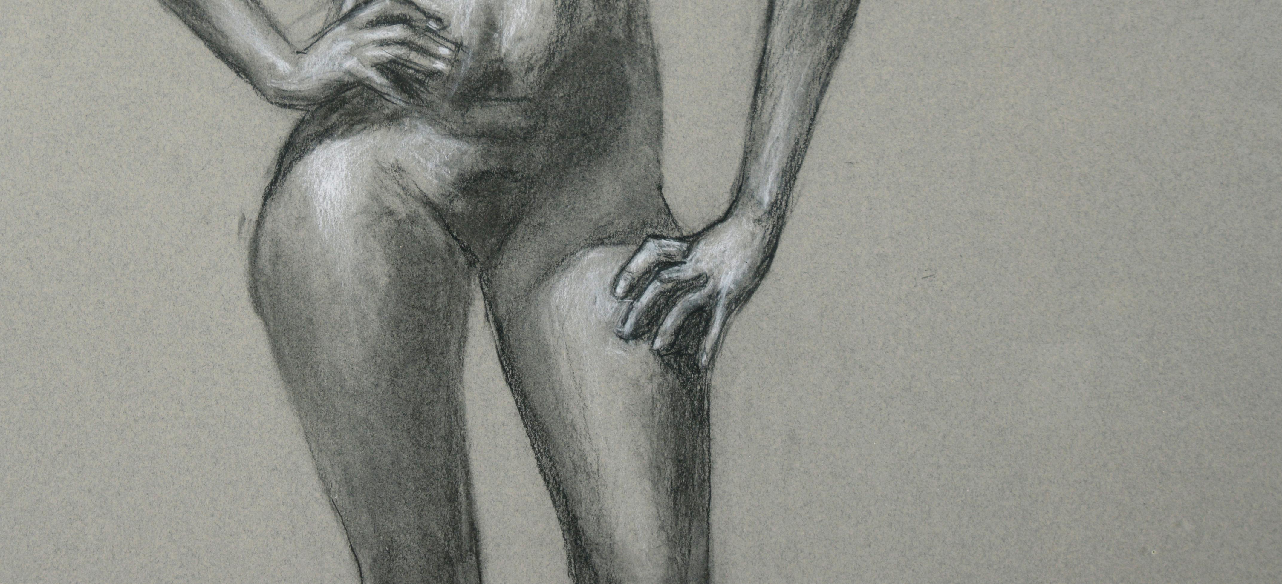 „Ständernde Figur“ Akt in Holzkohle und Farbstift auf Papier

Wunderschöne moderne Zeichnung einer nackten Frau des Bay Area Künstlers George Wishon (Amerikaner, 1937-2005). Das Modell steht, dem Betrachter abgewandt. Sie blickt nach rechts, eine