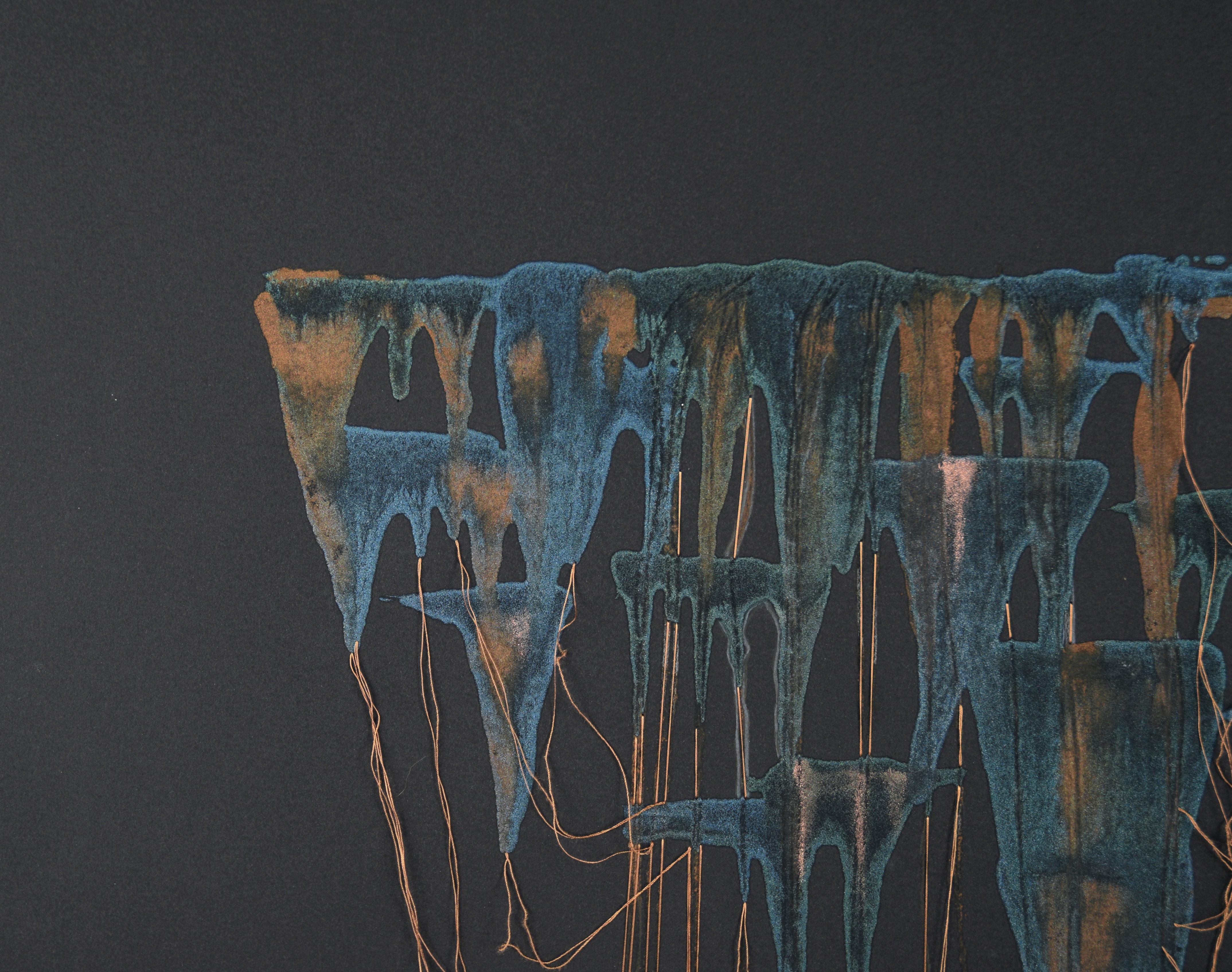 Dripping Kimono mit kupferfarbenen Fäden (Realismus), Art, von Patricia A Pearce