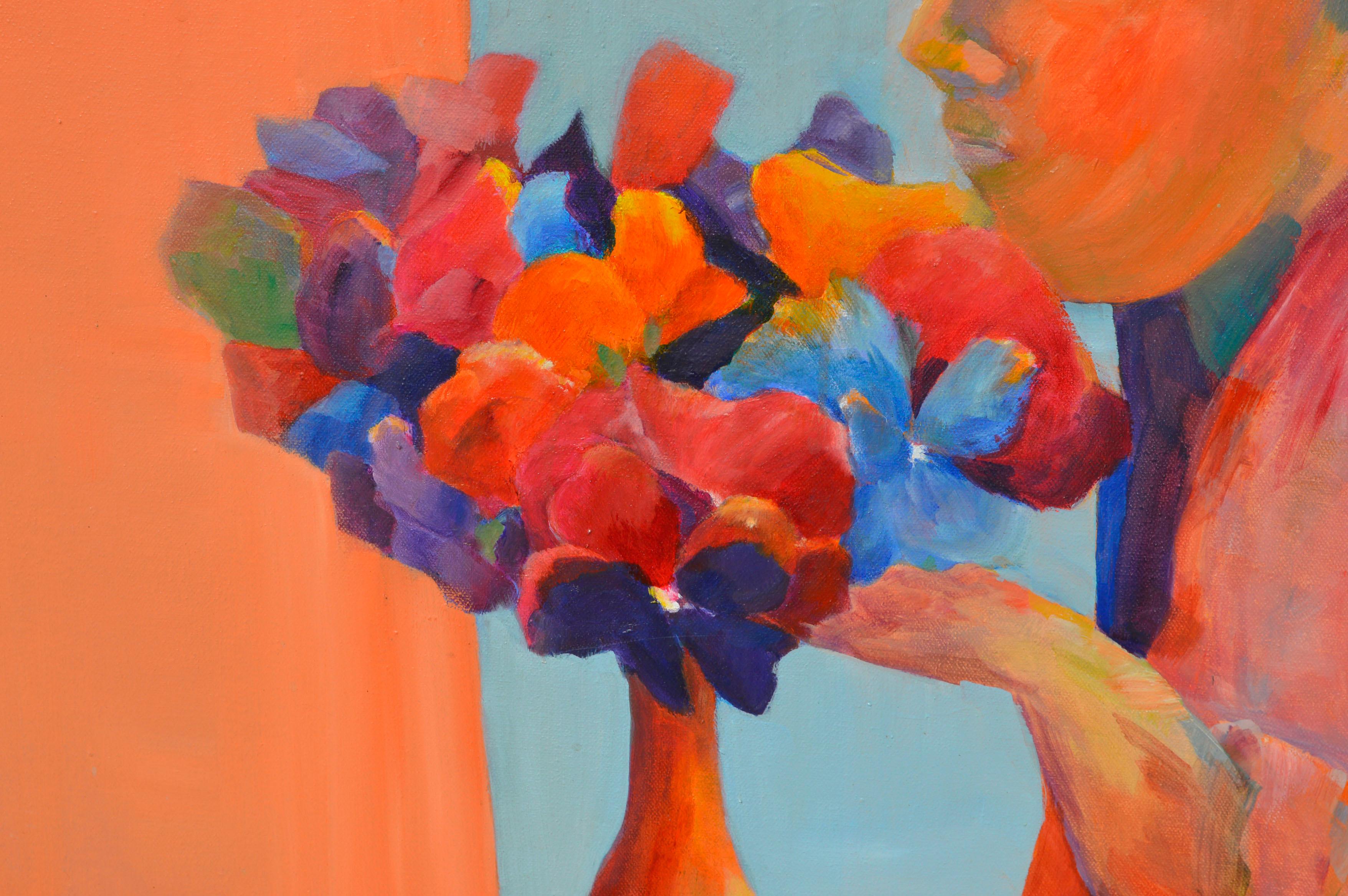 Peinture figurative fauviste lumineuse et colorée d'une femme avec un vase de fleurs dans un espace intérieur animé, par un artiste inconnu de la Bay Area (américain, 20e siècle). Non signée. Présenté dans un cadre en bois rustique. Image : 28 