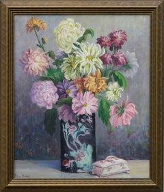 Nature morte florale du milieu du siècle avec asters, chrysanthèmes et pivoines