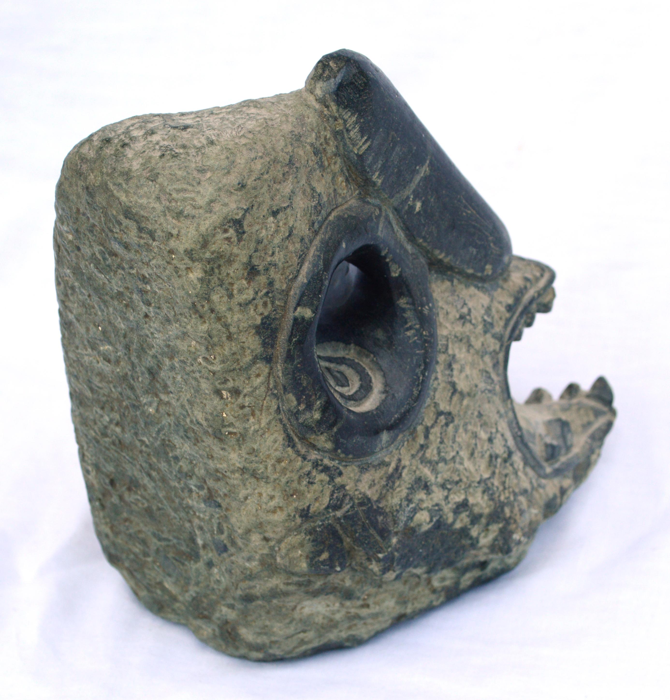 Escultura figurativa vintage abstracta de cabeza de criatura tribal en venta 1
