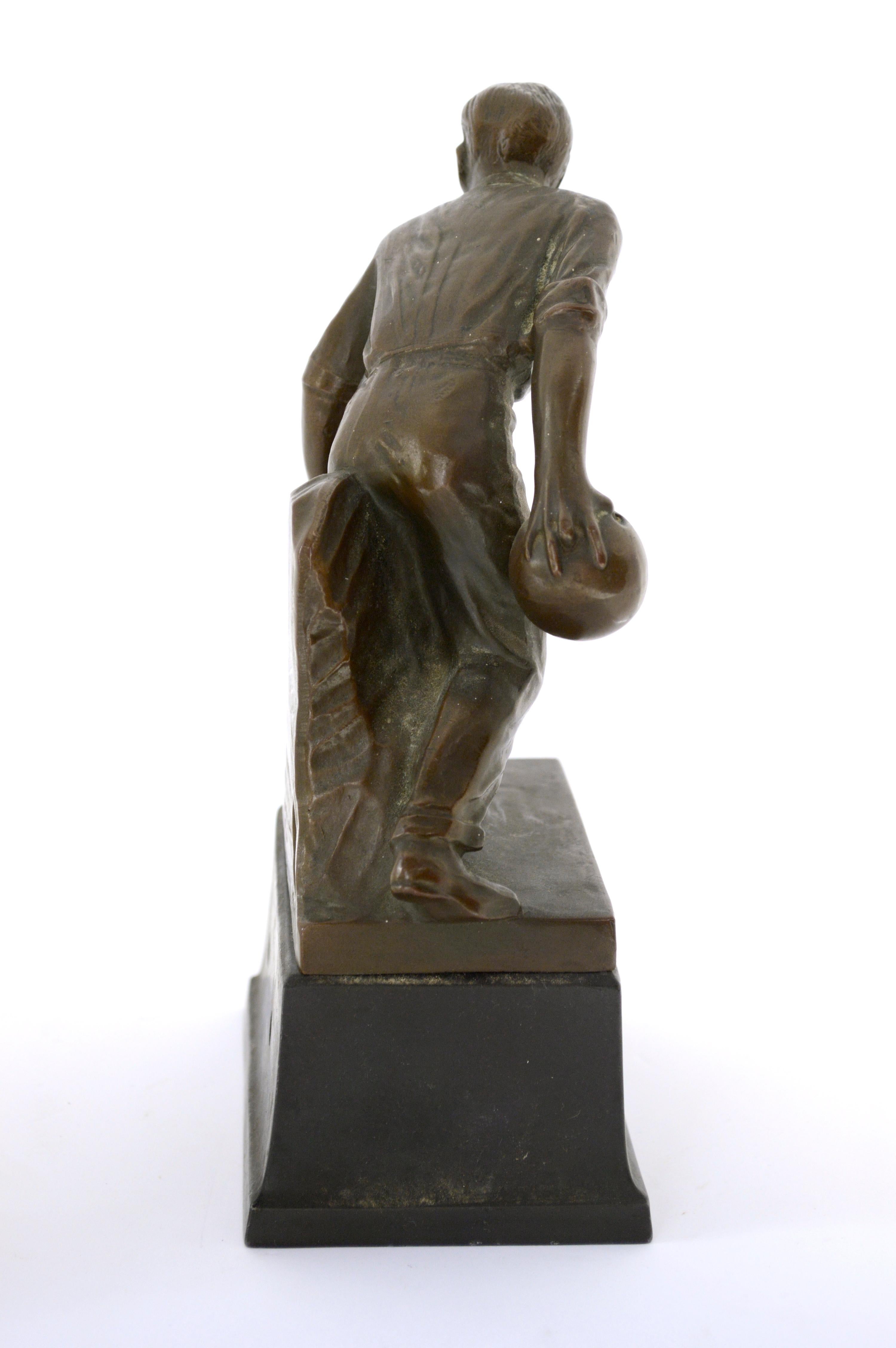 Mid Century Bronze Bowling Trophy New Old Stock 1940 era (Grau), Figurative Sculpture, von Weidlich Brothers