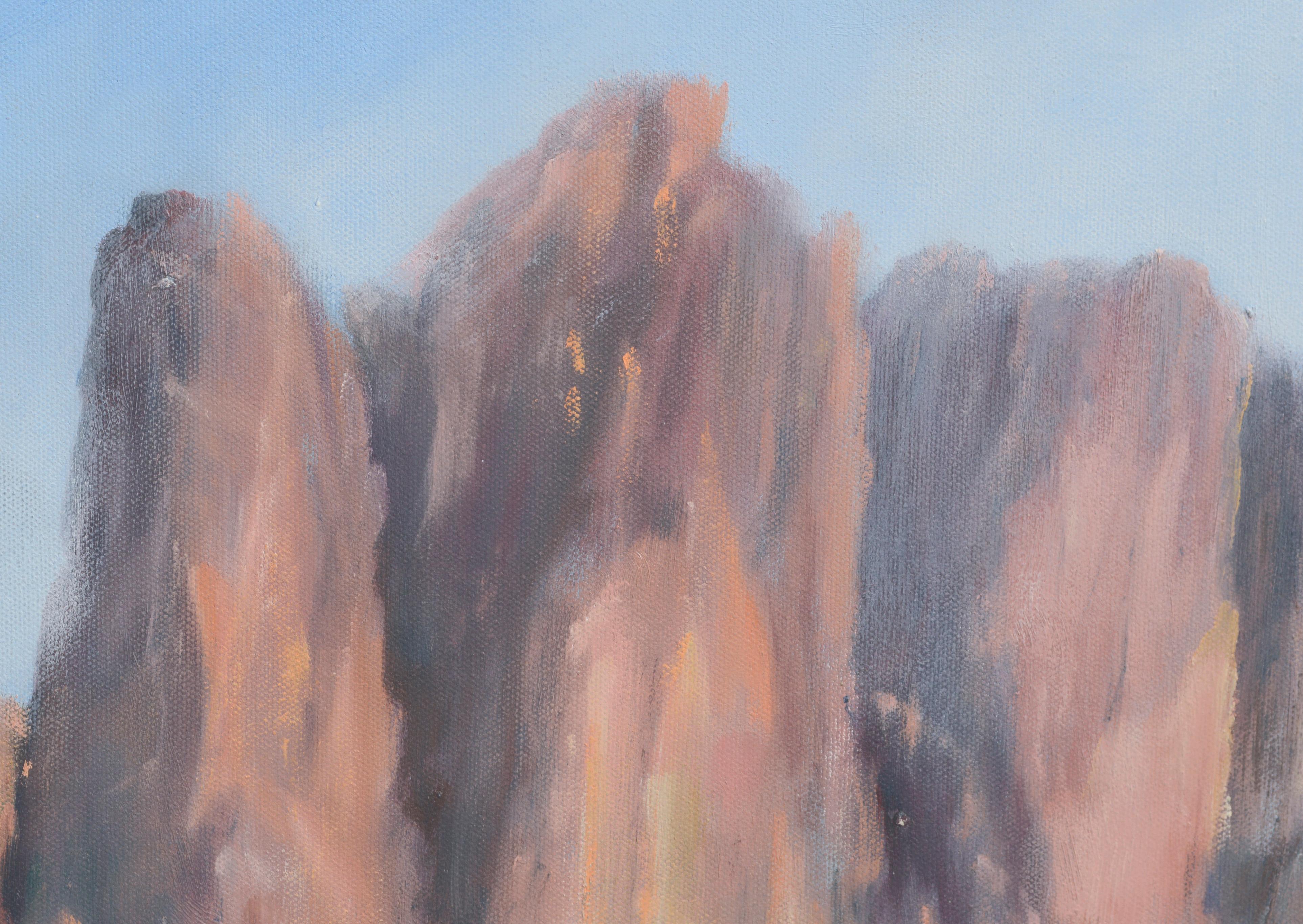 Paysage vertical Superstition Mountains, Arizona Desert - Painting de Kenneth Lucas