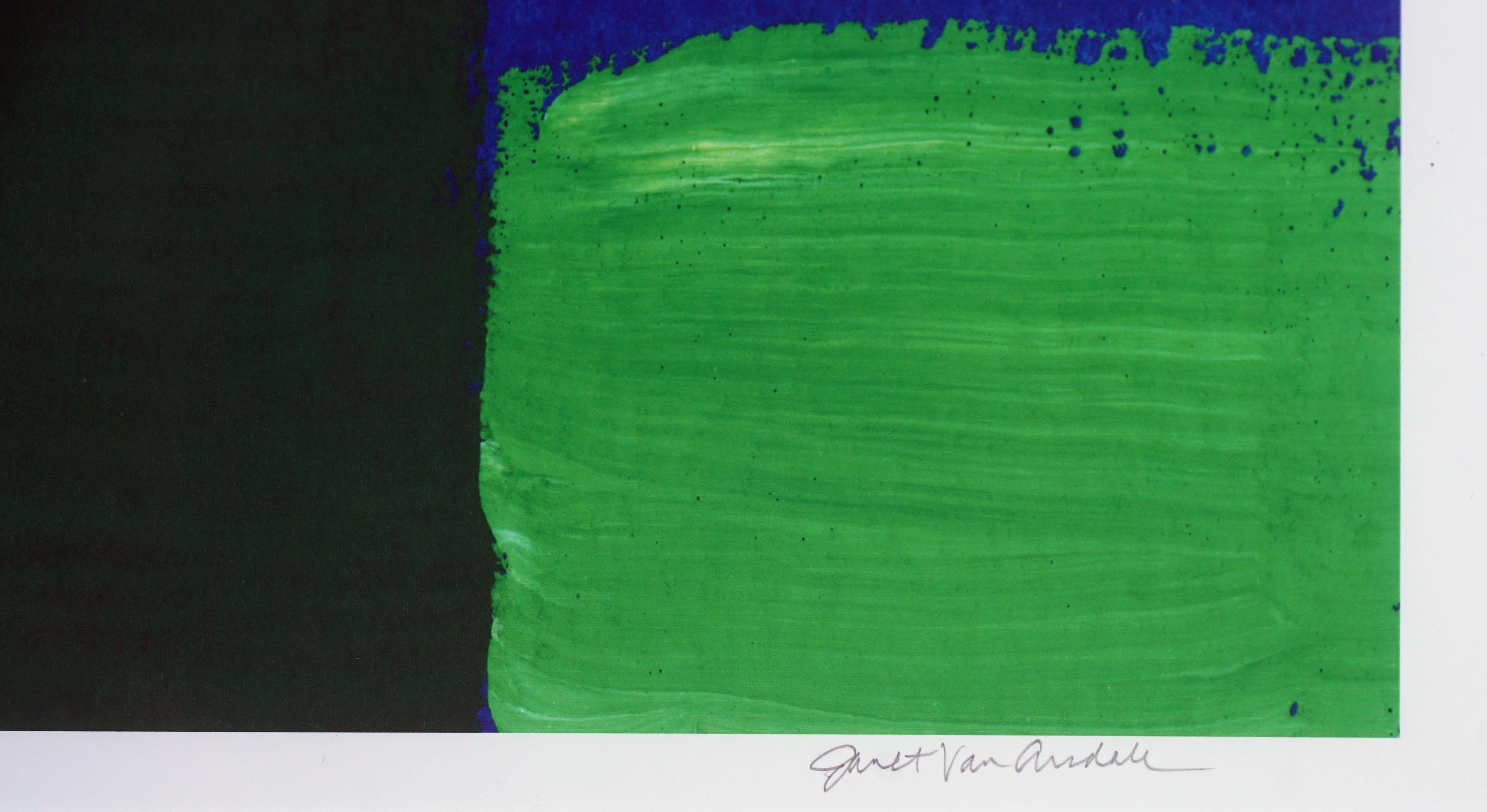 Abstracto en campo de color azul y verde - Color Photograph Gris de Janet Van Arsdale